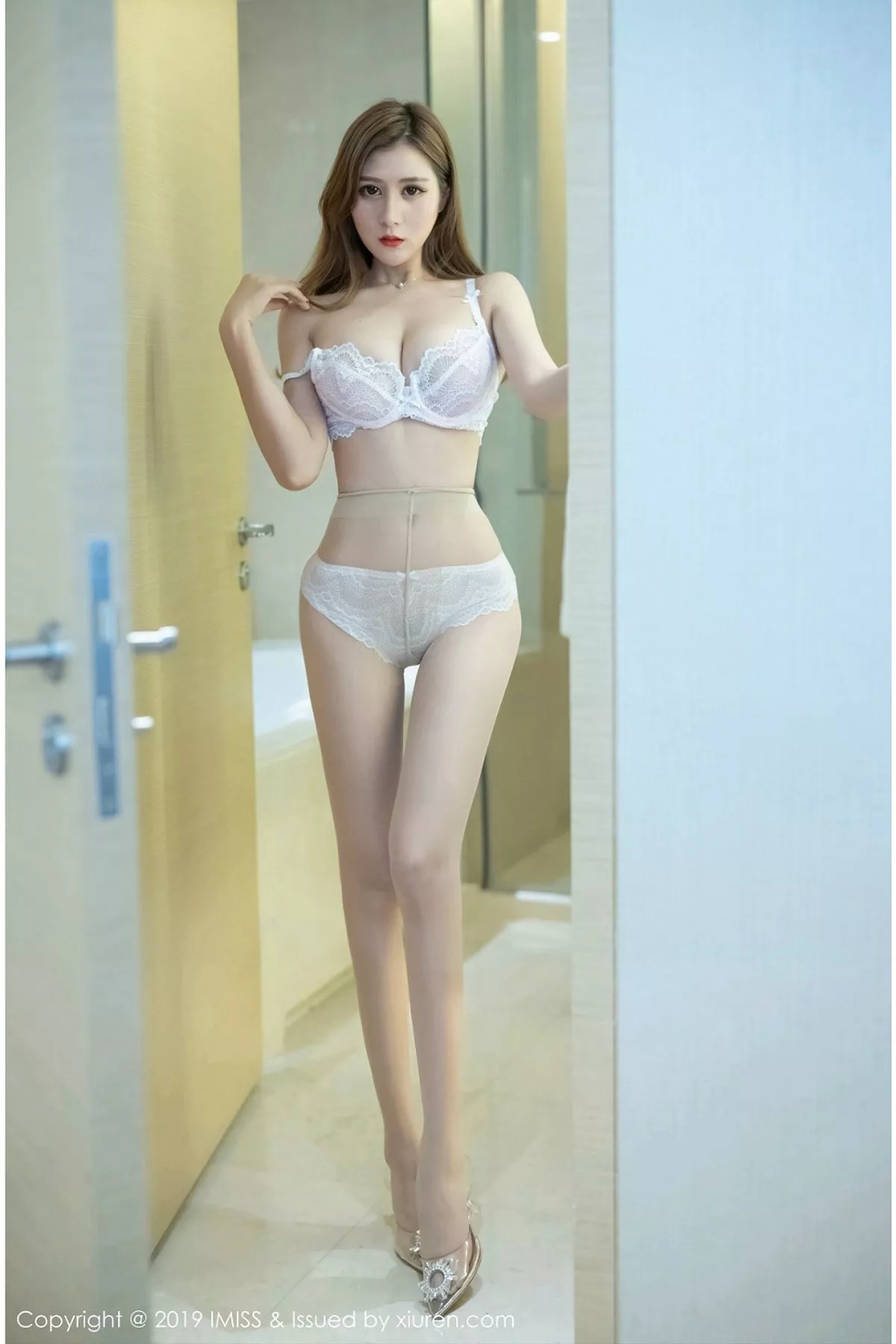 秀人集.com_[IMISS爱蜜社]Vol.390_嫩模Ceci私房连身裙全脱露白色蕾丝内衣秀完美身材诱惑写真41P