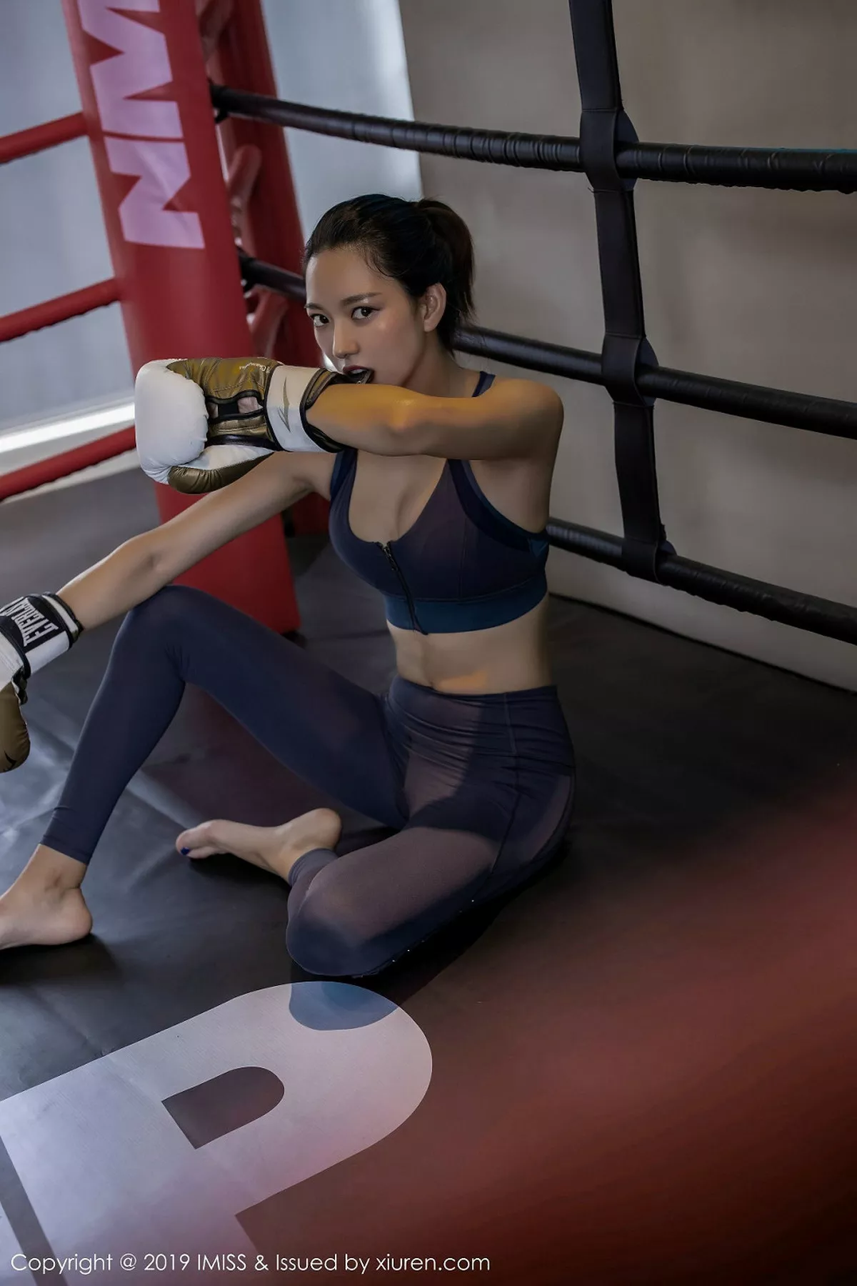 秀人集.com_[IMISS爱蜜社]Vol.396_嫩模嫣儿健身房运动风系列紧身衣秀完美曲线性感写真45P