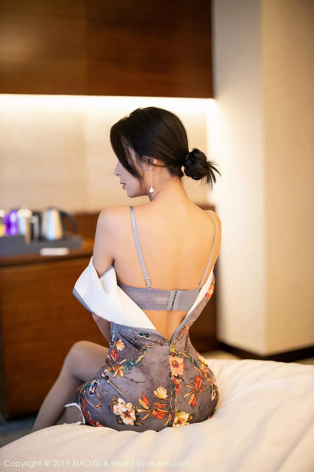 秀人集.com_[XiaoYu画语界]Vol.196_气质女神Carry私房古韵旗袍半脱秀完美身材诱惑写真84P