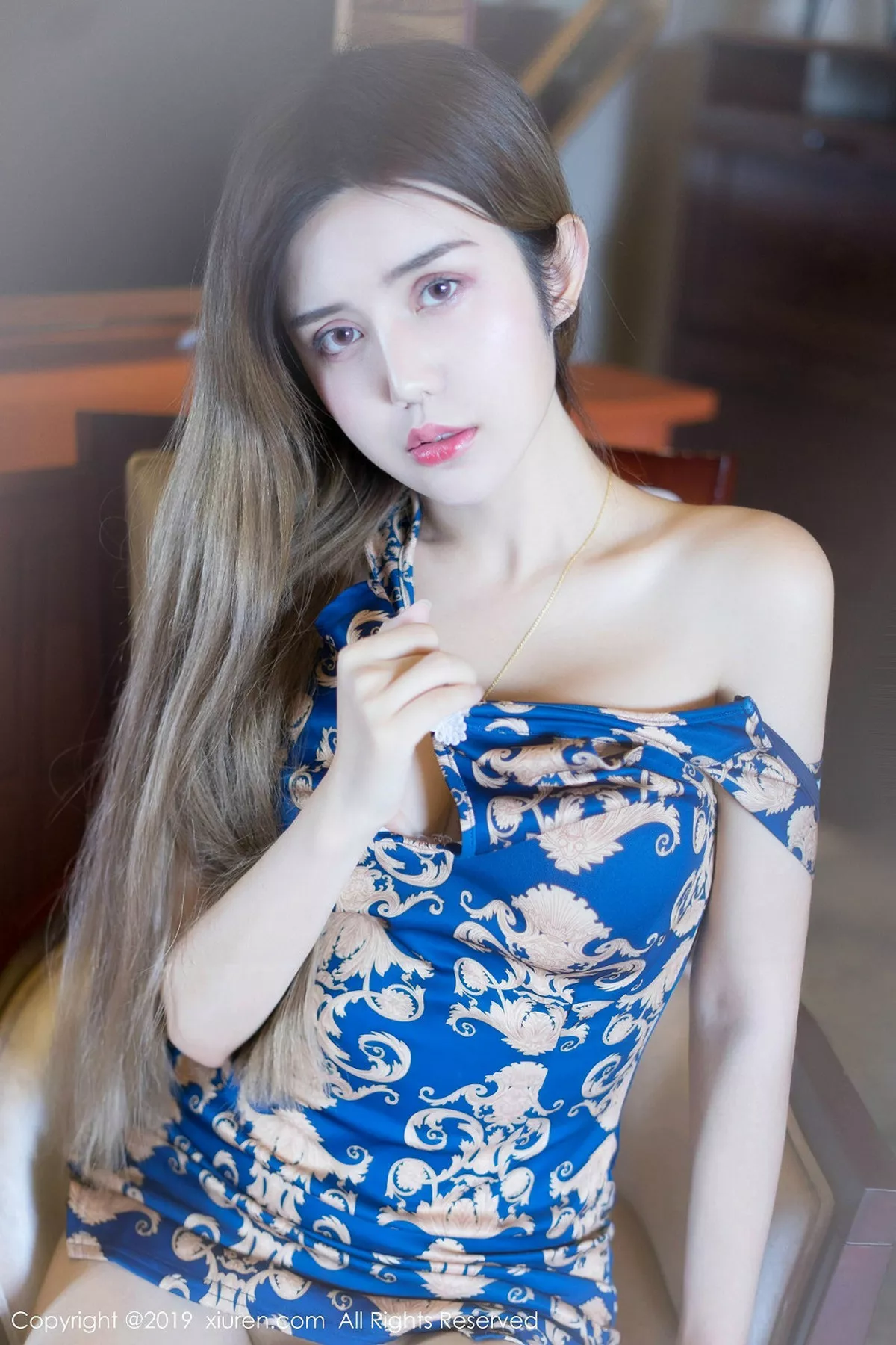 秀人集.com_[XiuRen秀人网]No.1794_女神Cris_卓娅祺私房青花瓷旗袍半脱真空露豪乳火辣诱惑写真52P