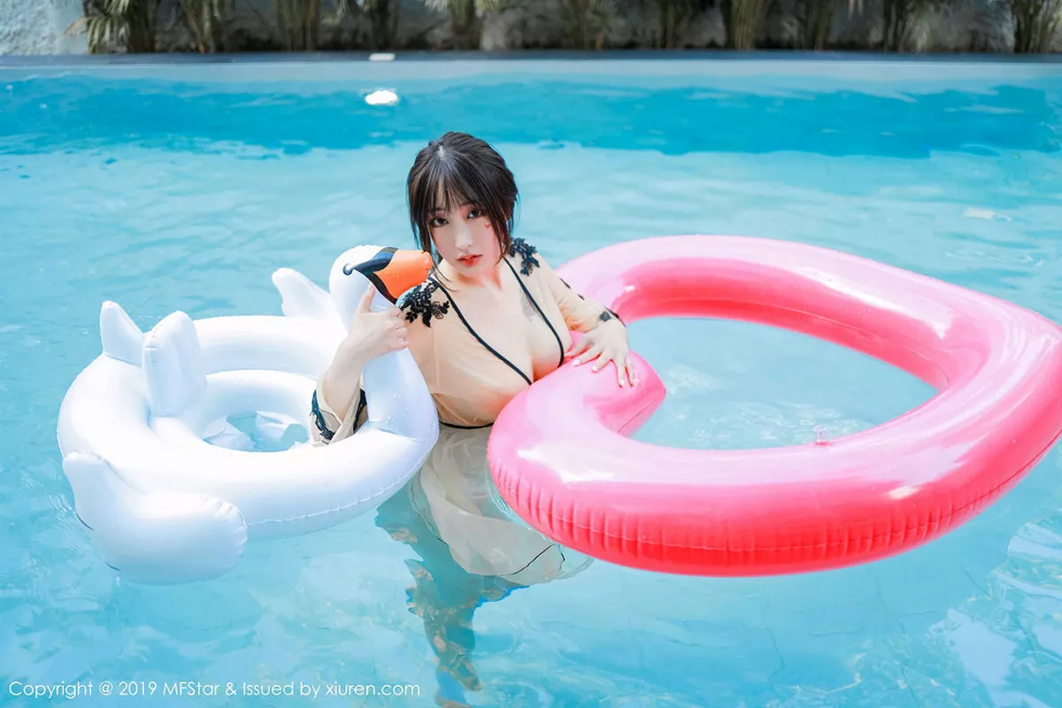 秀人集.com_[MFStar模范学院]Vol.230_嫩模Betty林子欣泰国清迈旅拍泳池出浴美人湿身诱惑写真62P