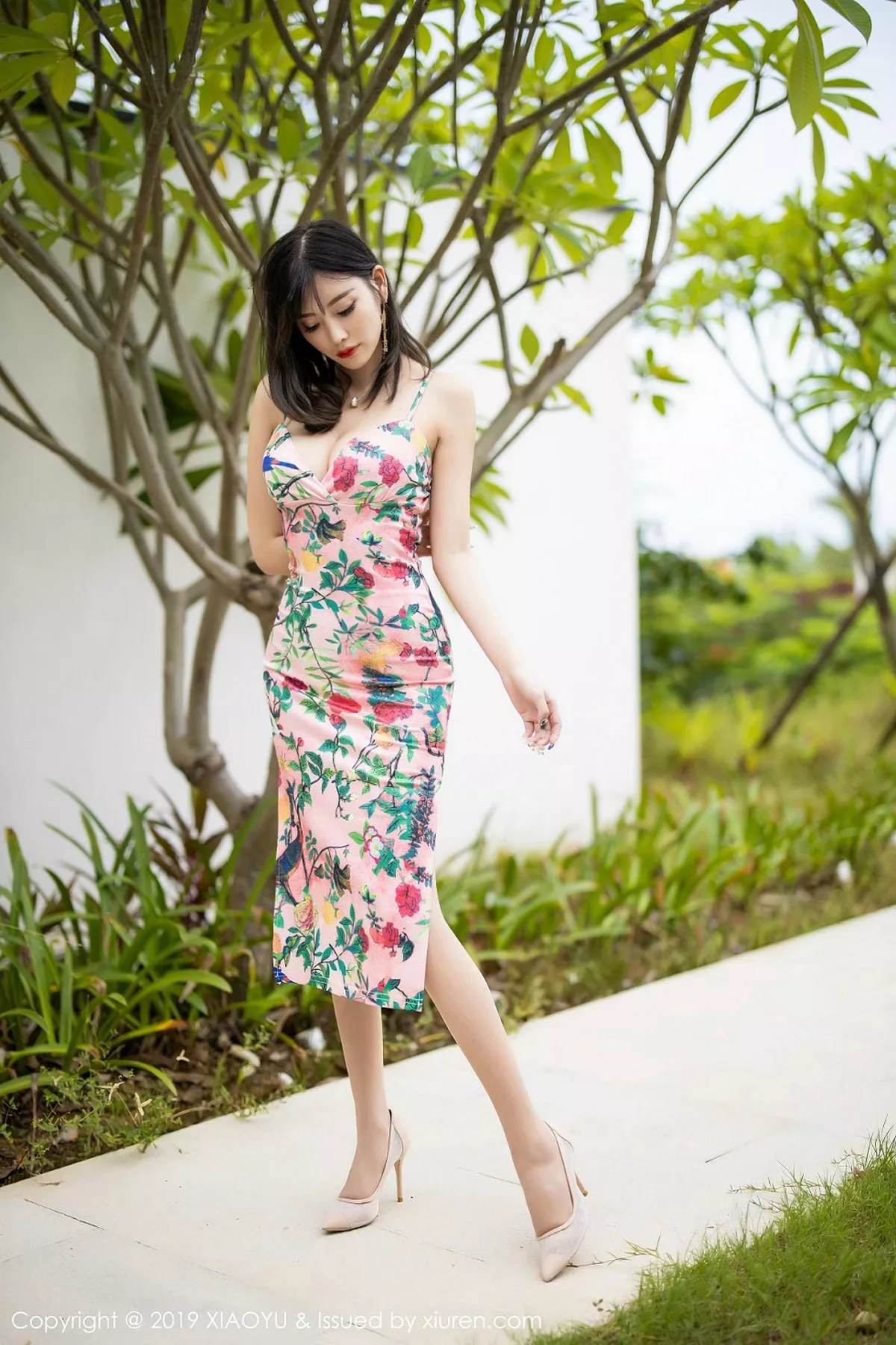 秀人集.com_[XiaoYu画语界]Vol.194_女神杨晨晨sugar心愿旅拍华丽吊裙+性感比基尼完美诱惑写真70P