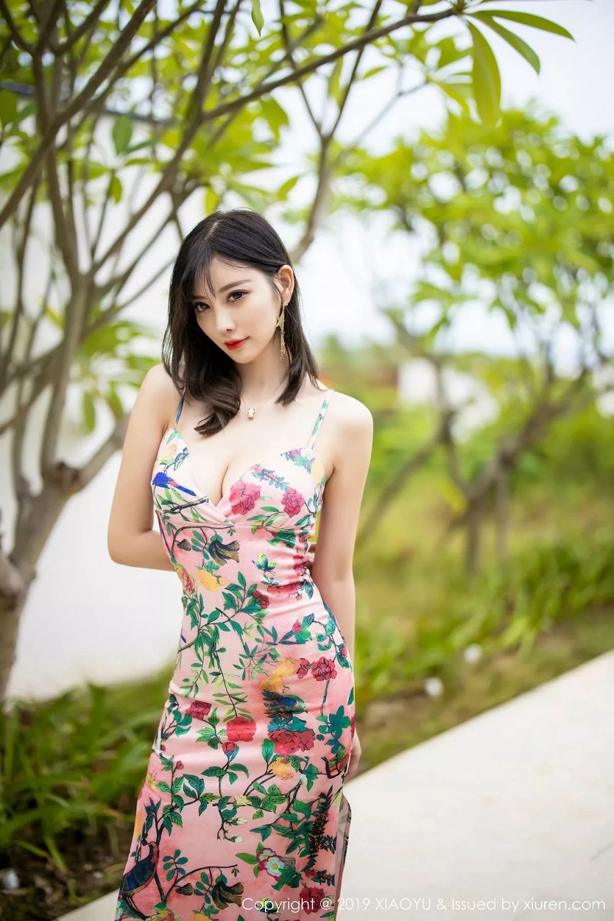 秀人集.com_[XiaoYu画语界]Vol.194_女神杨晨晨sugar心愿旅拍华丽吊裙+性感比基尼完美诱惑写真70P