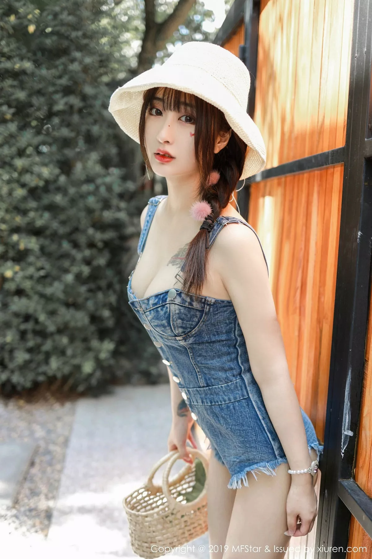 秀人集.com_[MFStar模范学院]Vol.228_嫩模Betty林子欣日本旅拍牛仔连体衣真空露豪乳诱惑写真57P