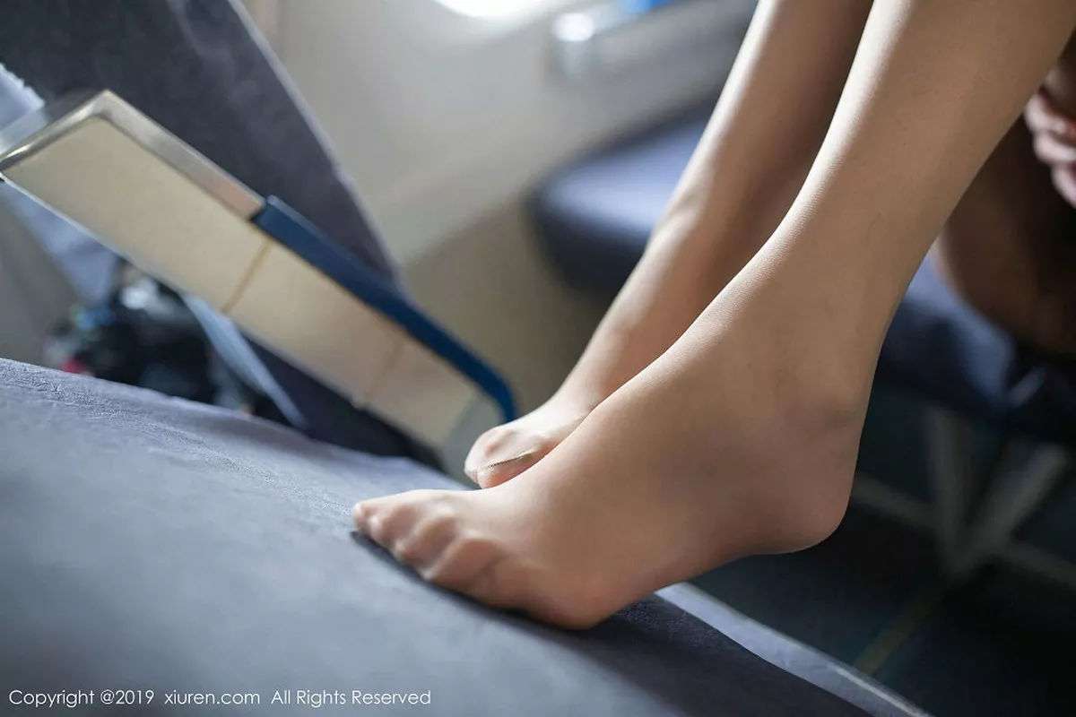 秀人集.com_[XiuRen秀人网]No.1781_嫩模就是阿朱啊空姐主题超薄无内肉丝半脱露翘臀诱惑写真87P