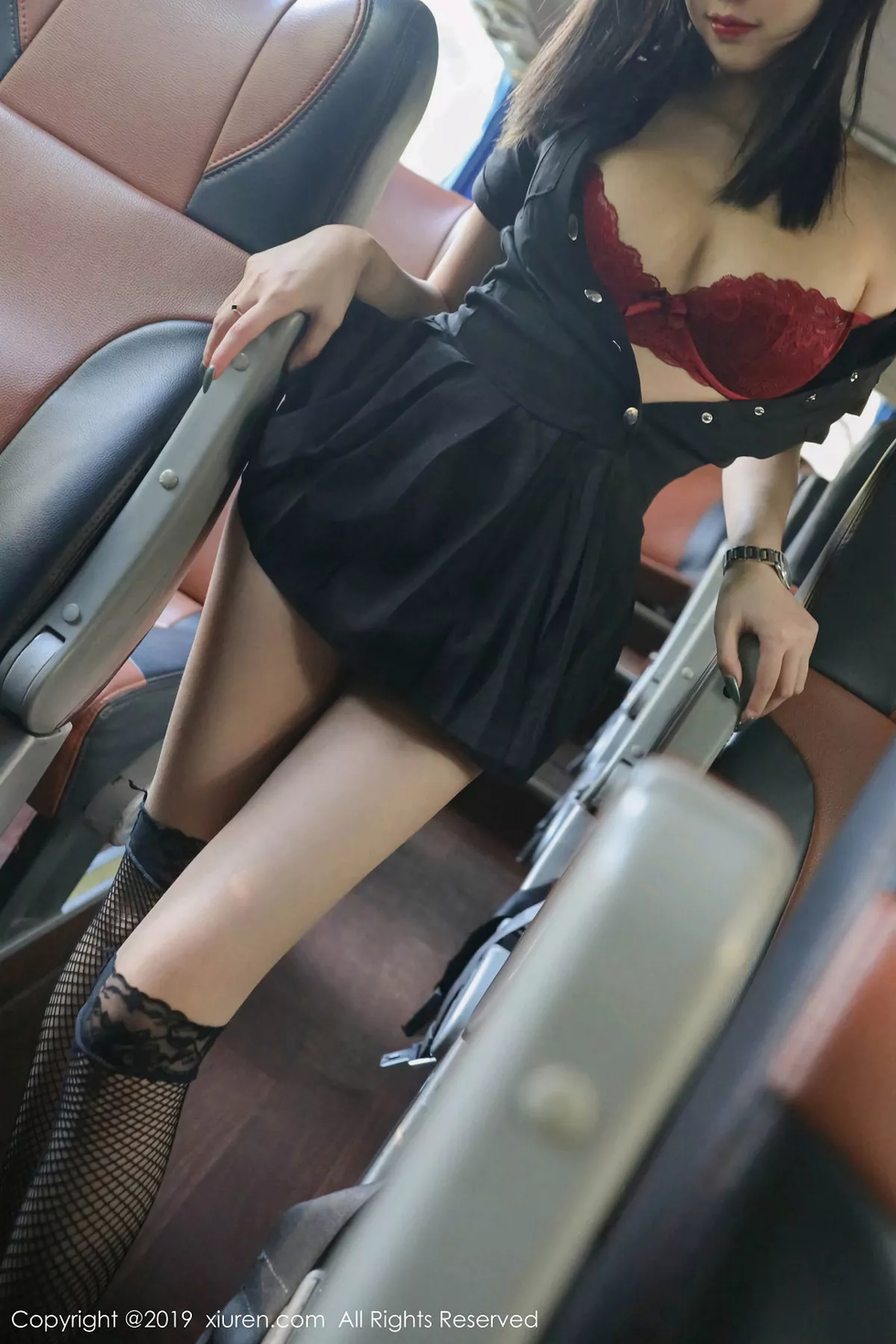 秀人集.com_[XiuRen秀人网]No.1771_女神杨晨晨sugar大巴车特辑酒红色内衣配黑丝网袜诱惑写真56P