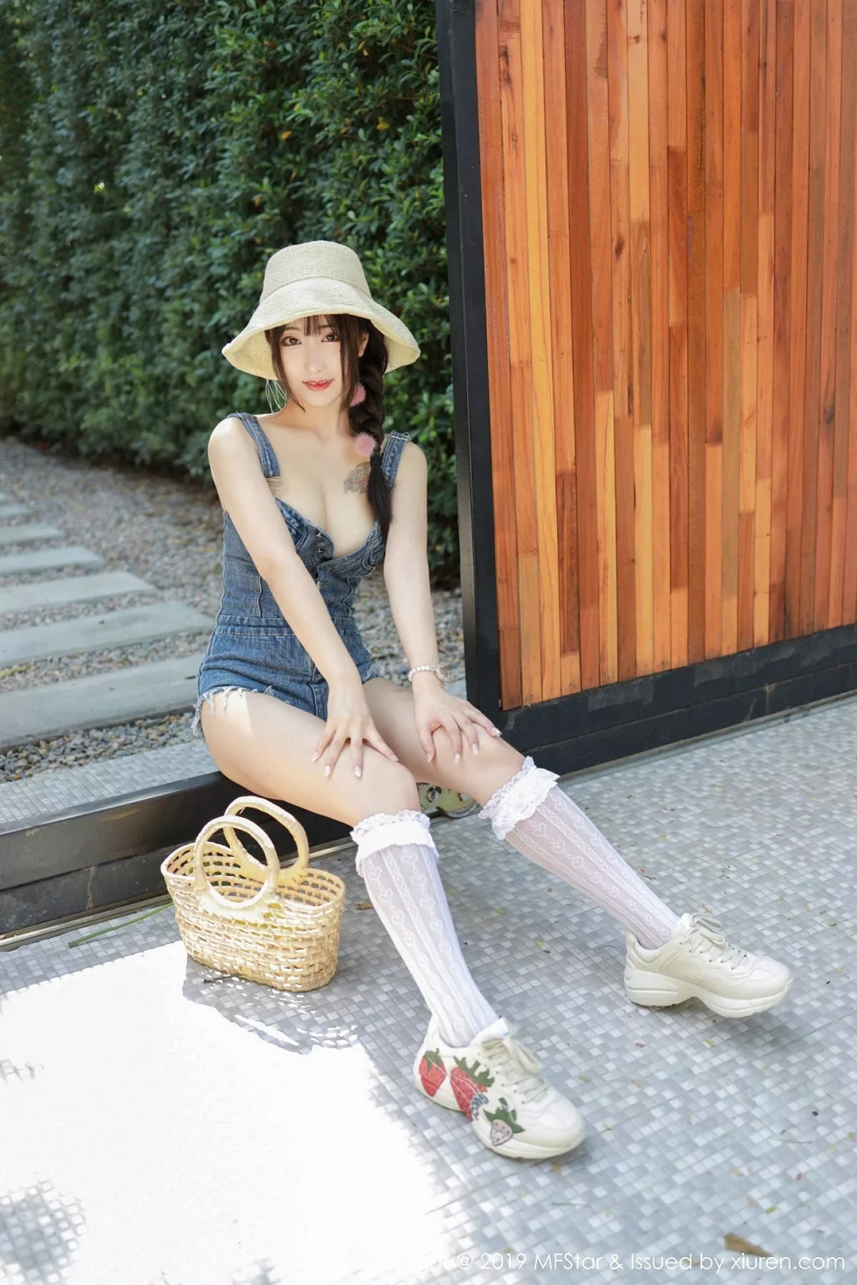 秀人集.com_[MFStar模范学院]Vol.228_嫩模Betty林子欣日本旅拍牛仔连体衣真空露豪乳诱惑写真57P