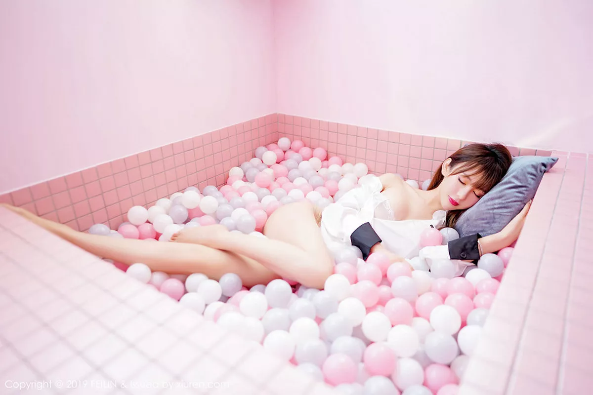 秀人集.com_[FeiLin嗲囡囡]Vol.214_嫩模程梓私房浴室里性感白衬衣秀白色内衣甜美迷人写真40P