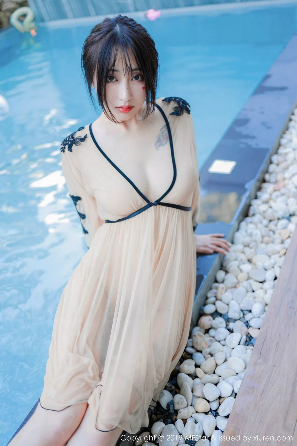 秀人集.com_[MFStar模范学院]Vol.230_嫩模Betty林子欣泰国清迈旅拍泳池出浴美人湿身诱惑写真62P