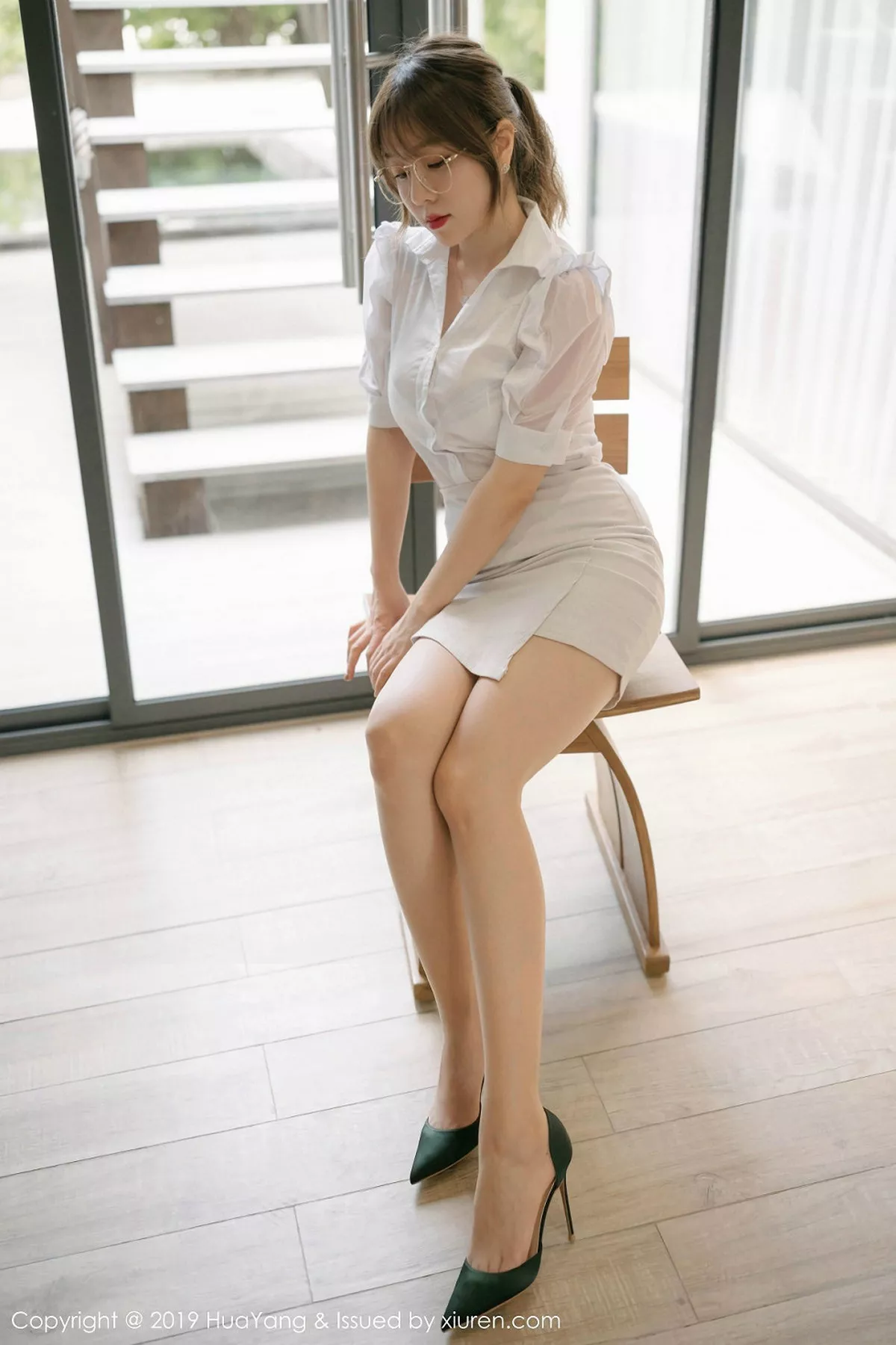 秀人集.com_[HuaYang花漾]Vol.195_女神王雨纯马尔代夫旅拍教师角色主题白衬衣配肉丝袜诱惑写真72P