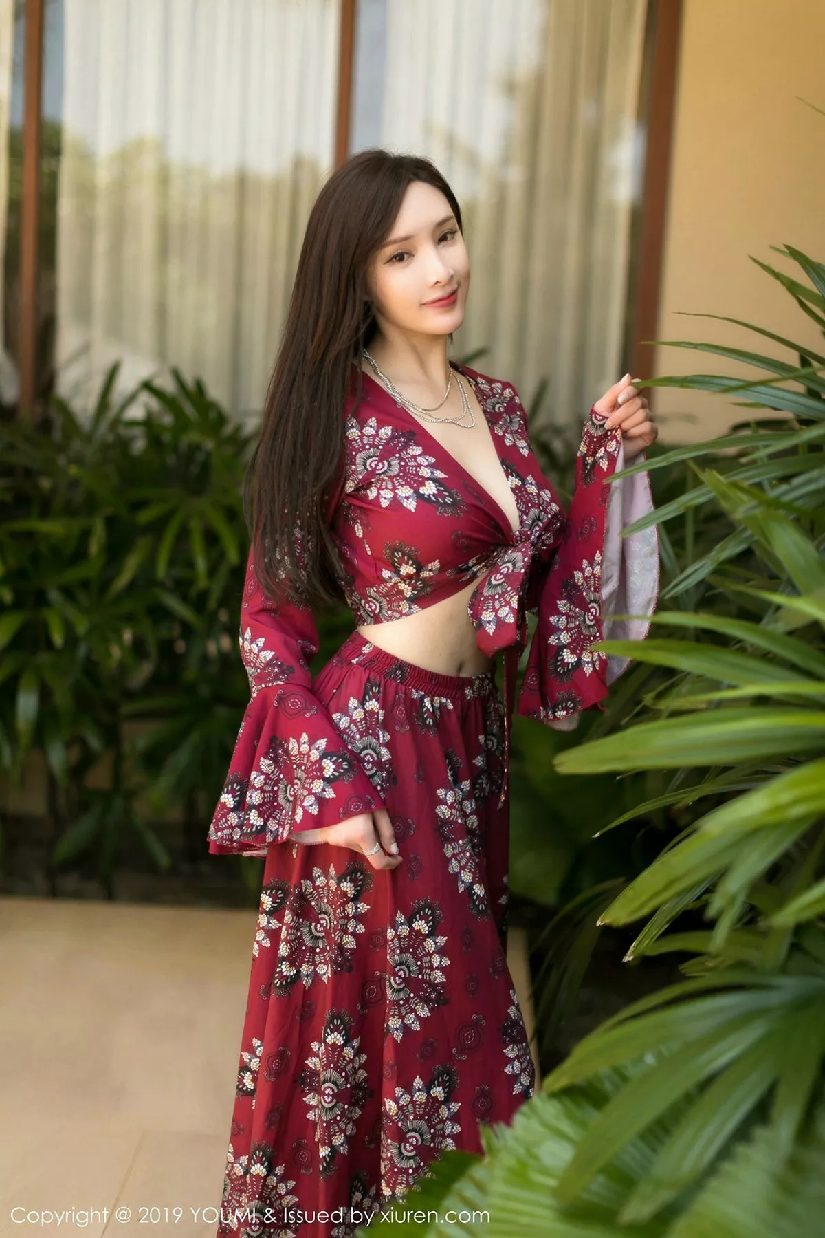 秀人集.com_[YouMi尤蜜荟]Vol.383_女神奶瓶土肥圆户外真空优雅服饰半脱露豪乳撩人诱惑写真62P