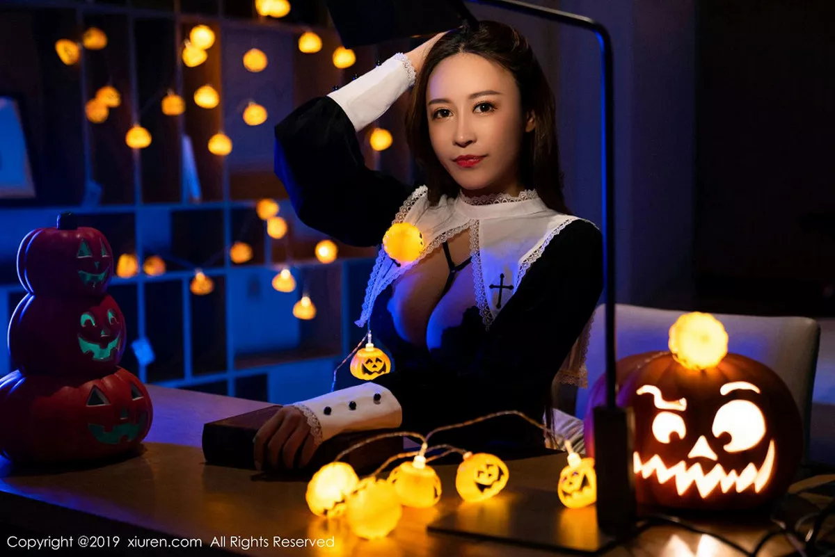 秀人集.com_[XiuRen秀人网]No.1802_嫩模周井空私房霓虹灯下性感内衣秀火辣身材撩人诱惑写真42P