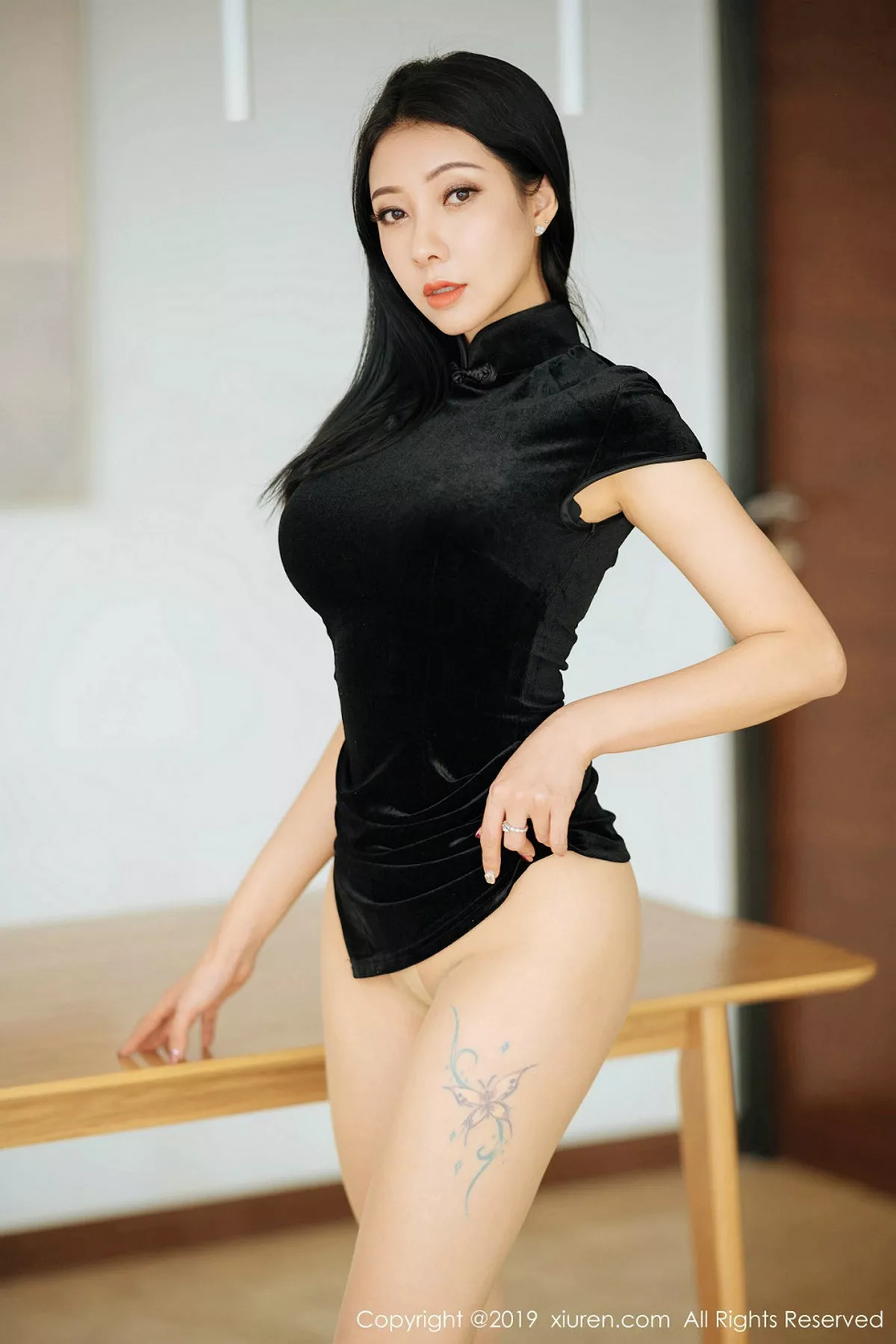 秀人集.com_[XiuRen秀人网]No.1813_性感御姐果儿Victoria私房古典旗袍配无内肉丝撩人诱惑写真56P