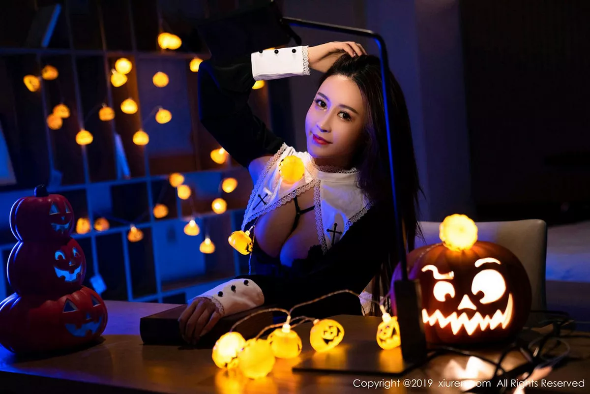 秀人集.com_[XiuRen秀人网]No.1802_嫩模周井空私房霓虹灯下性感内衣秀火辣身材撩人诱惑写真42P