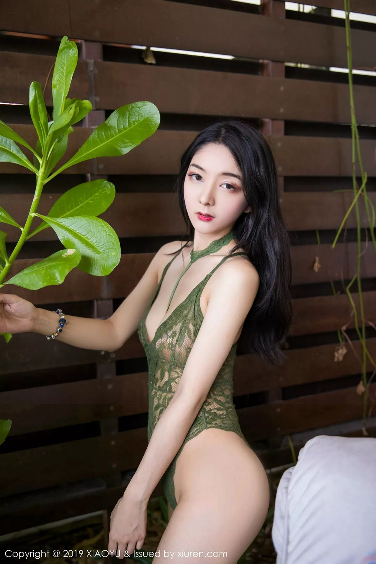 秀人集.com_[XiaoYu画语界]Vol.211_女神Angela小热巴私房白色蕾丝内衣配白丝袜透视诱惑写真100P