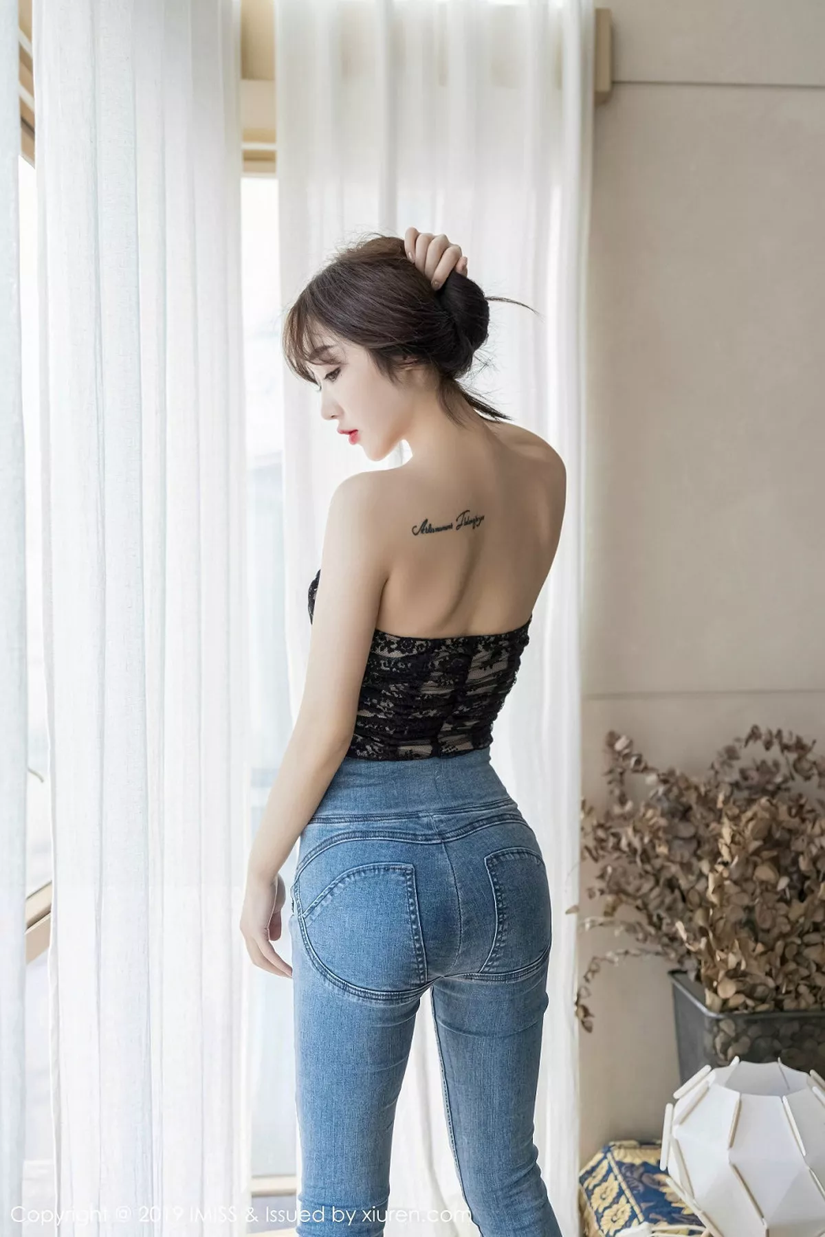 秀人集.com_[IMISS爱蜜社]Vol.417_嫩模妹子小九月私房脱牛仔裤秀无内黑丝裤袜极致诱惑写真48P