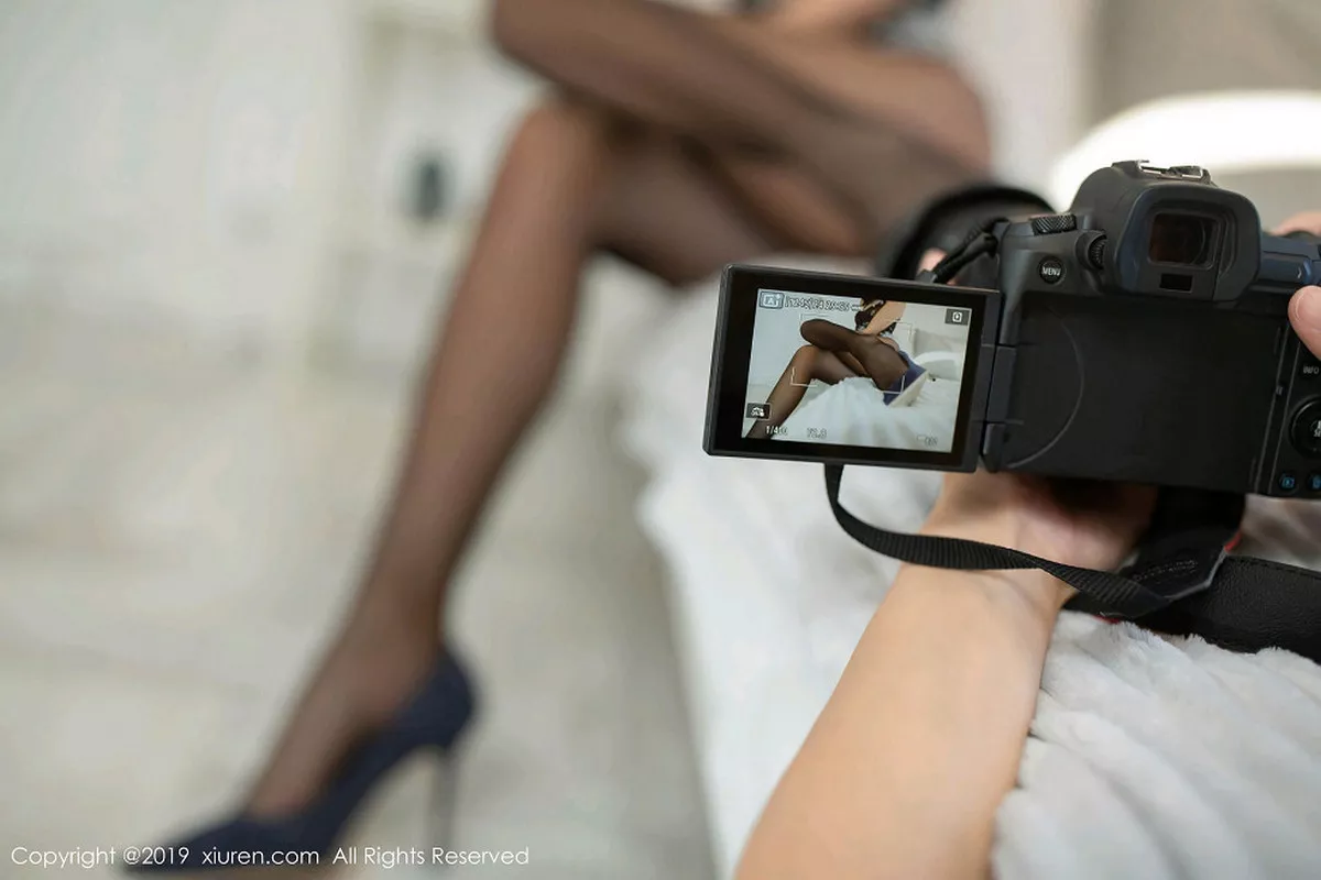 秀人集.com_[XiuRen秀人网]No.1850_嫩模陆萱萱摄影师主题红色连身裙秀无内黑丝撩人诱惑写真86P