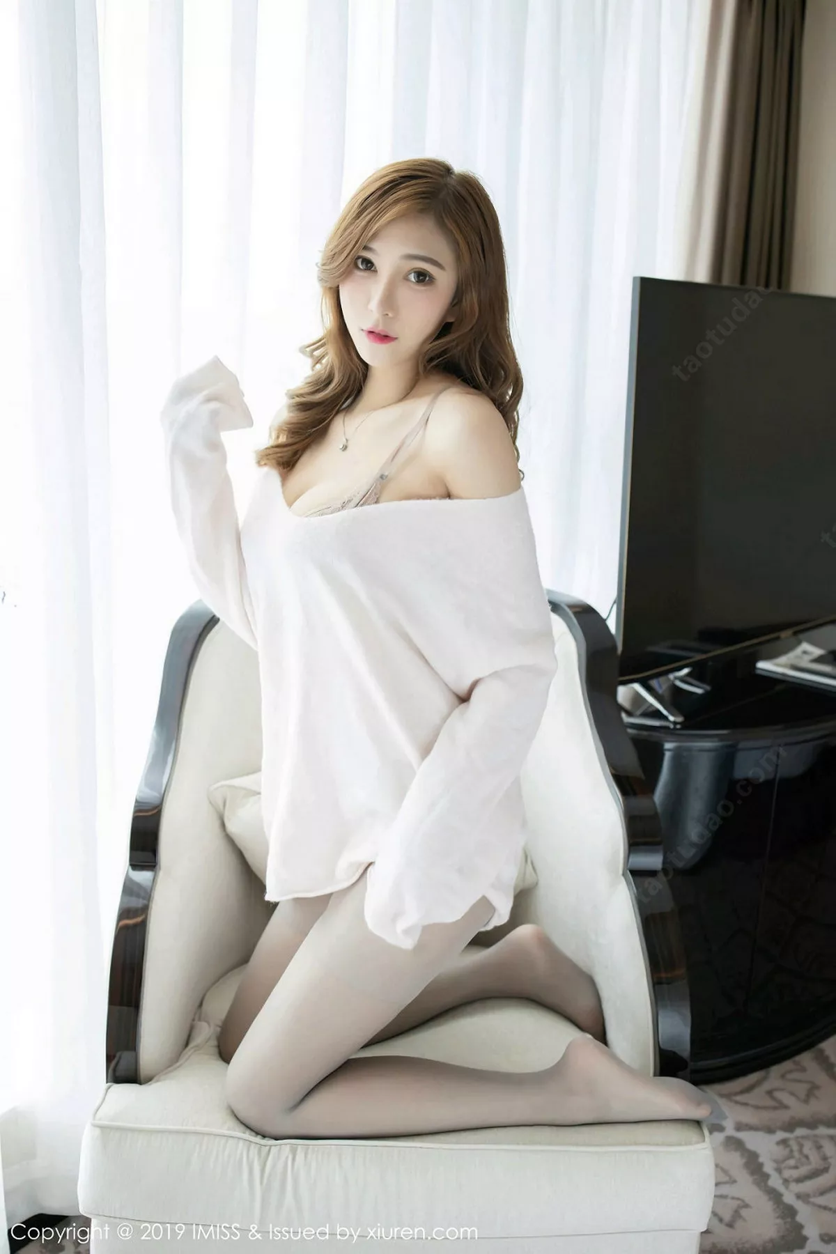 秀人集.com_[IMISS爱蜜社]Vol.415_气质女神Lavinia私房性感内衣秀完美身材半脱丝袜诱惑写真40P