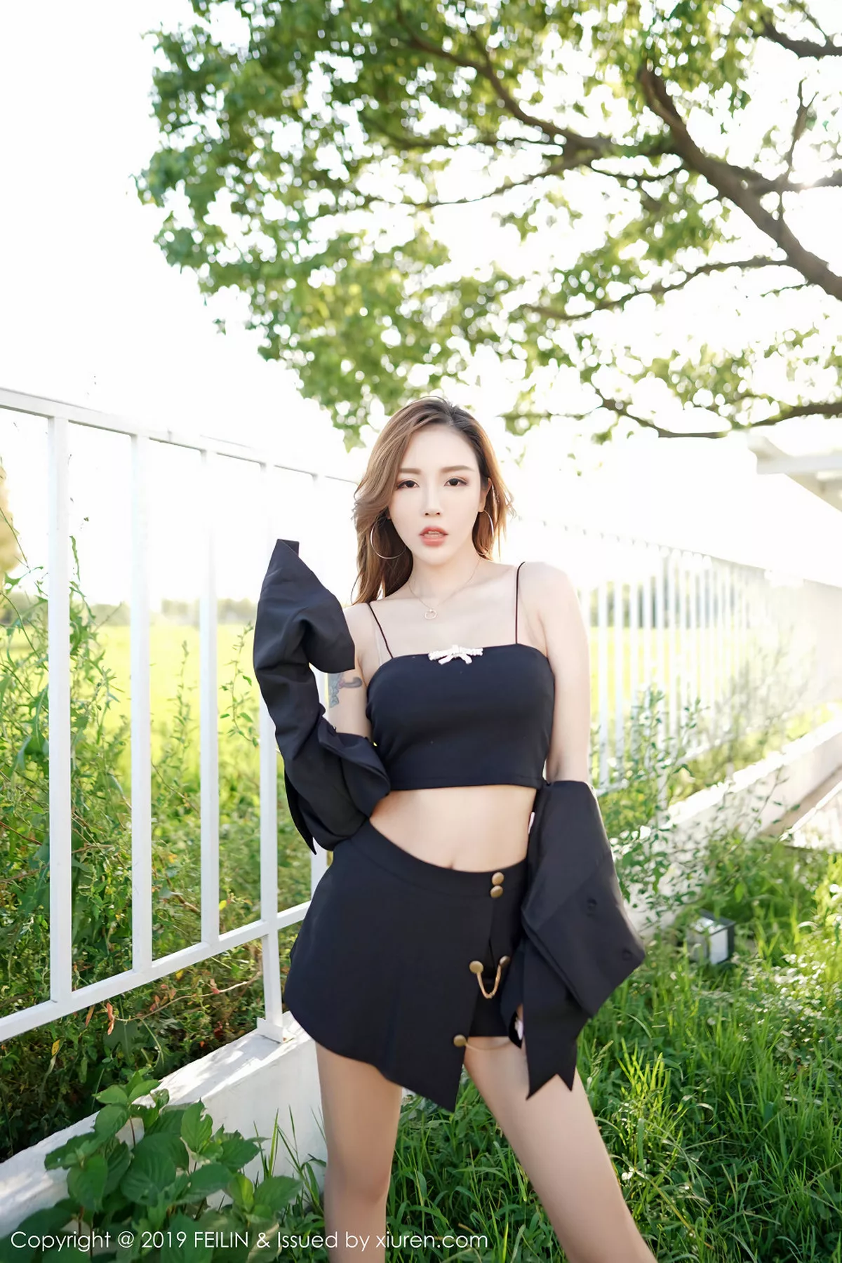 秀人集.com_[FeiLin嗲囡囡]Vol.220_嫩模梦小楠小夜猫户外泳池性感比基尼秀S型身材诱惑写真42P