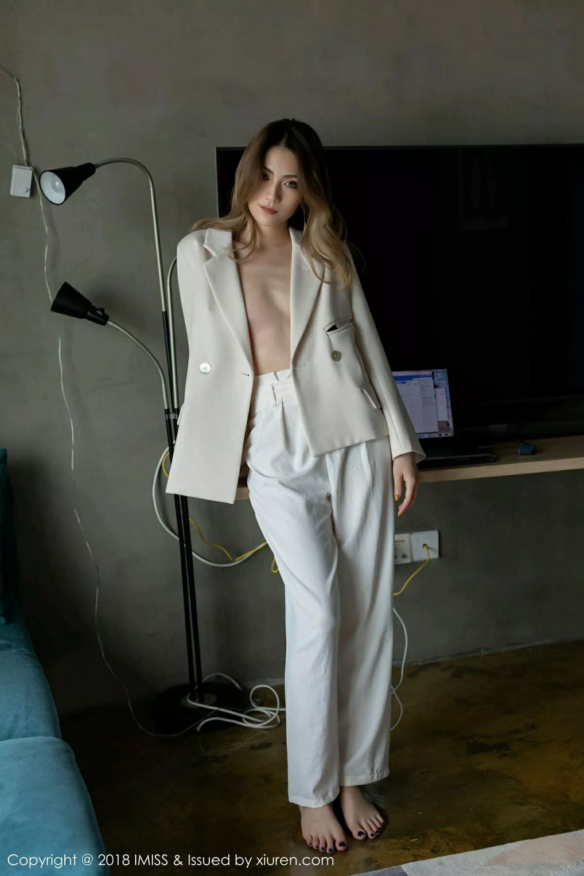 秀人集.com_[IMISS爱蜜社]Vol.304_嫩模Arlie私房紫色蕾丝内衣秀完美身材迷人美胸撩人诱惑写真45P