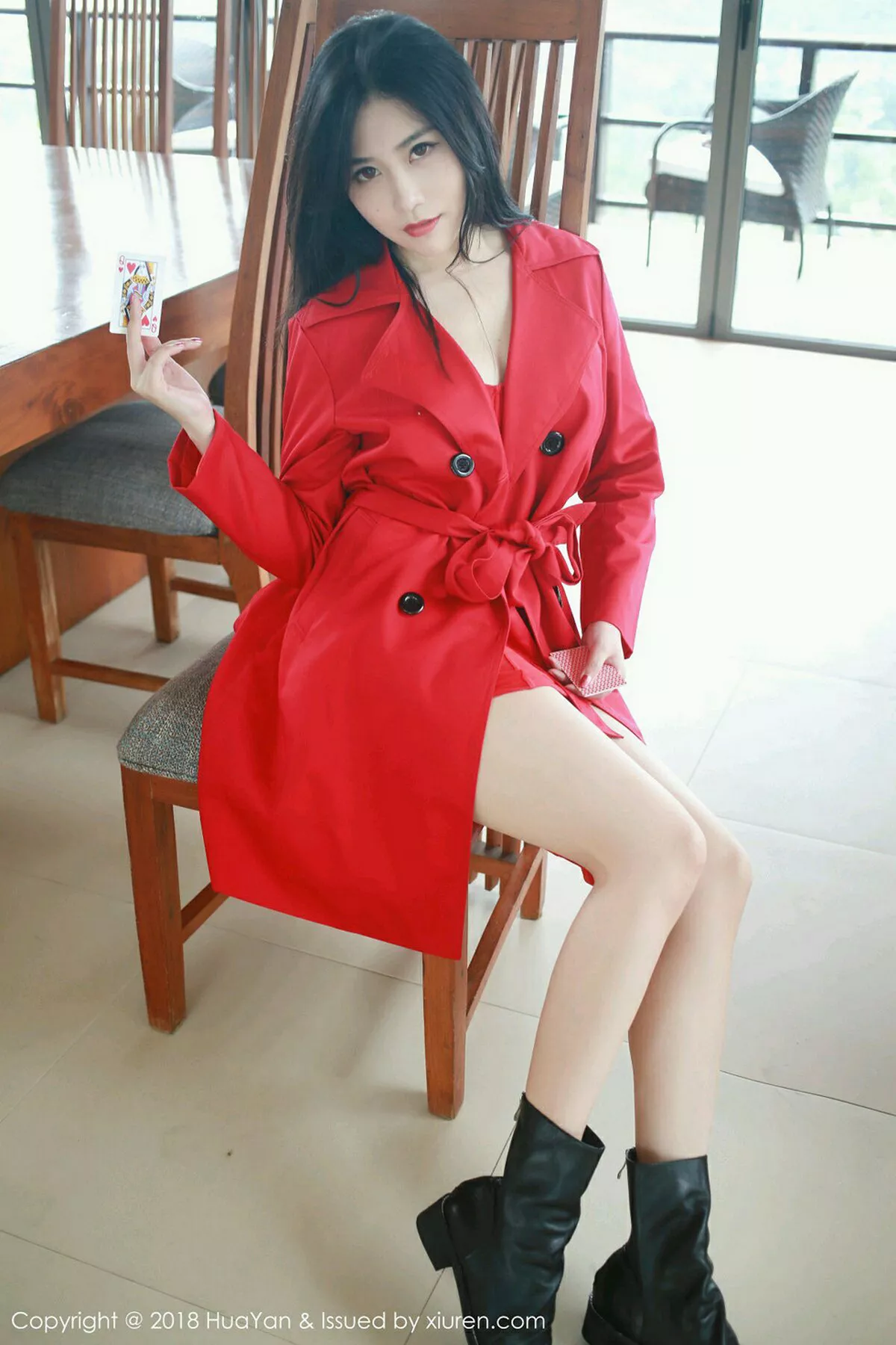 秀人集.com_[HuaYan花の颜]Vol.056_嫩模许诺Sabrina苏梅岛旅拍性感红色风衣秀白嫩美腿写真34P