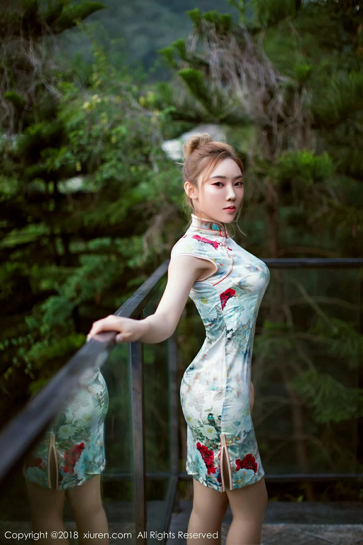 秀人集.com_[XiuRen秀人网]No.1237_嫩模萌汉药baby半脱旗袍秀超薄无内肉丝裤袜翘臀诱惑写真60P