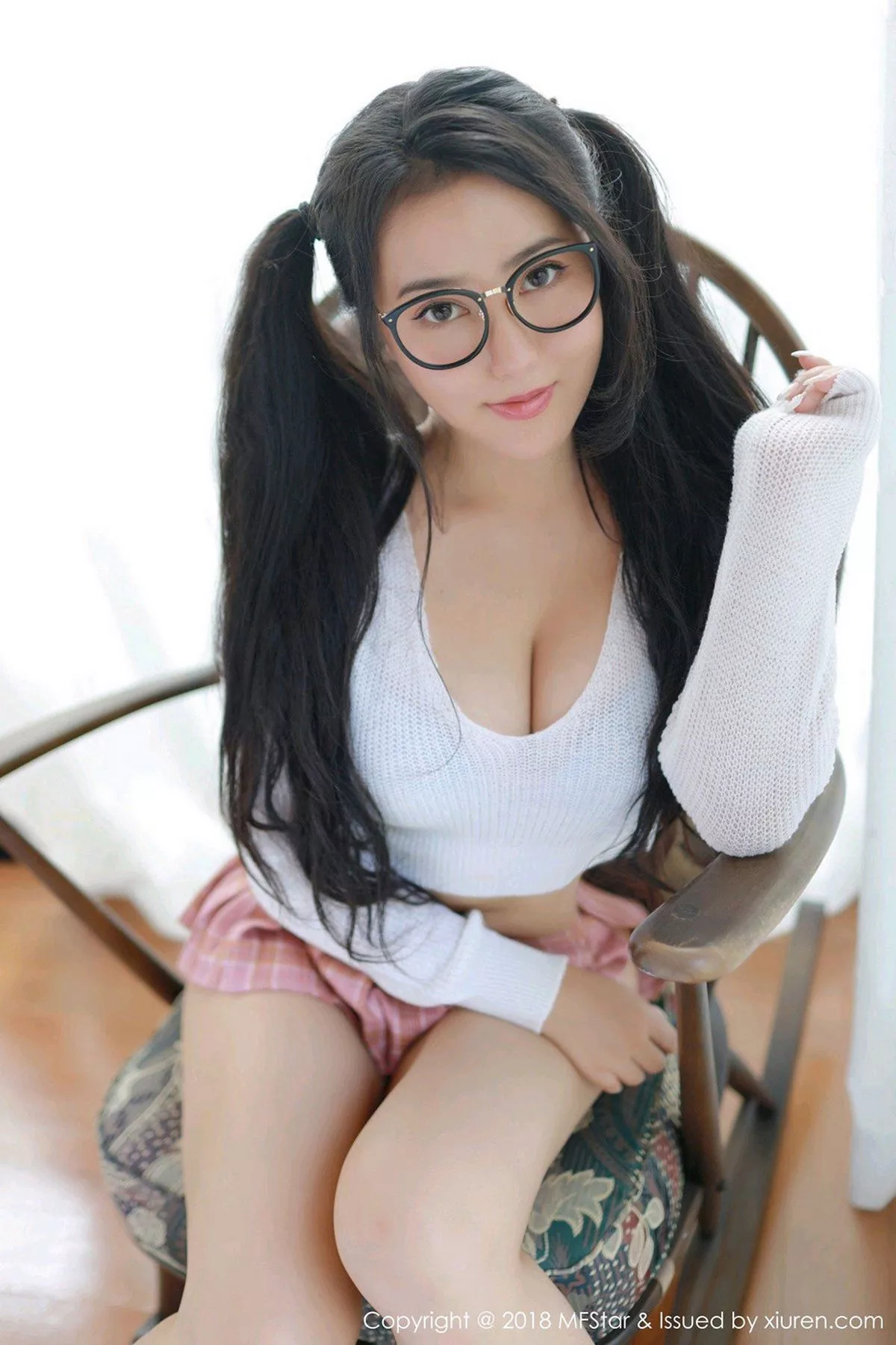 秀人集.com_[MFStar模范学院]Vol.168_女神Manuela玛鲁娜日本旅拍私房粉色短裙秀翘臀极致诱惑写真51P