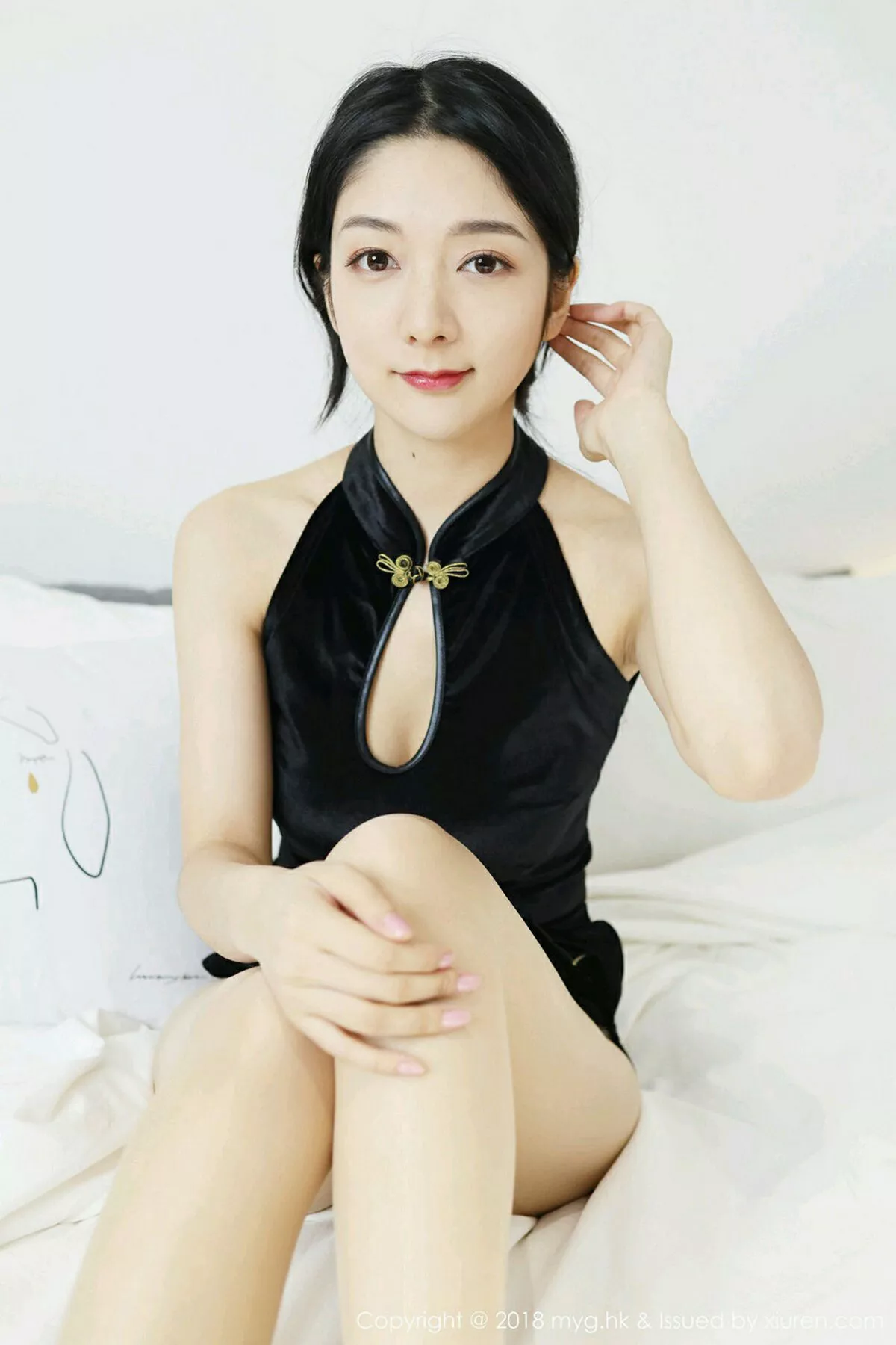 秀人集.com_[MyGirl美媛馆]Vol.326_女神Angela喜欢猫古典韵味旗袍配超薄肉丝裤袜性感写真40P