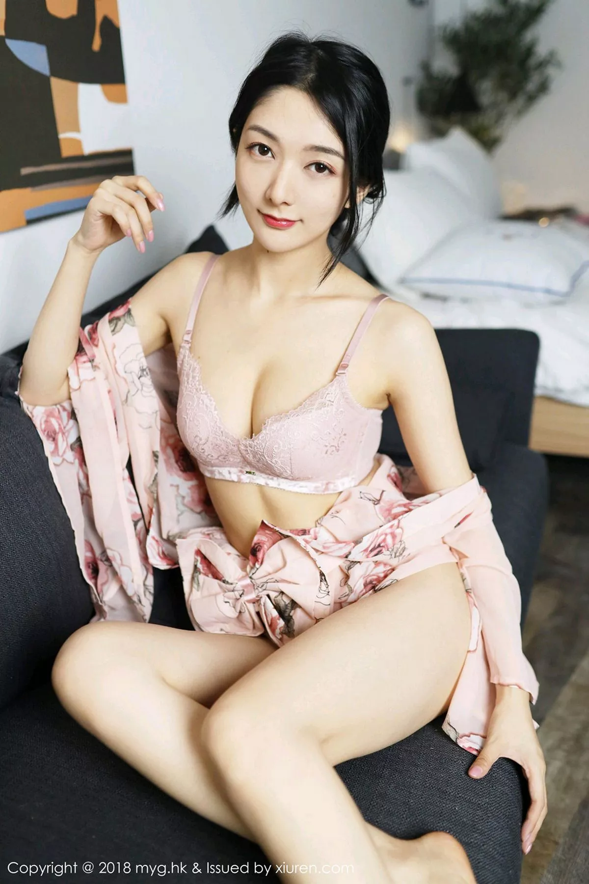 秀人集.com_[MyGirl美媛馆]Vol.334_女神Angela小热巴私房沙发上粉色内衣狗爬式撩人诱惑写真45P