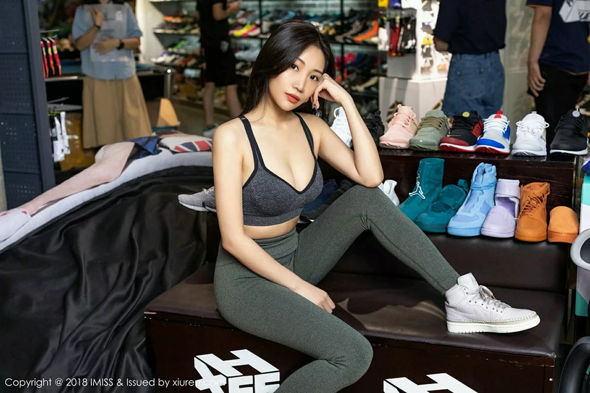 秀人集.com_[IMISS爱蜜社]Vol.309_嫩模小狐狸Kathryn私房性感红色内衣配肉丝裤袜完美诱惑写真37P