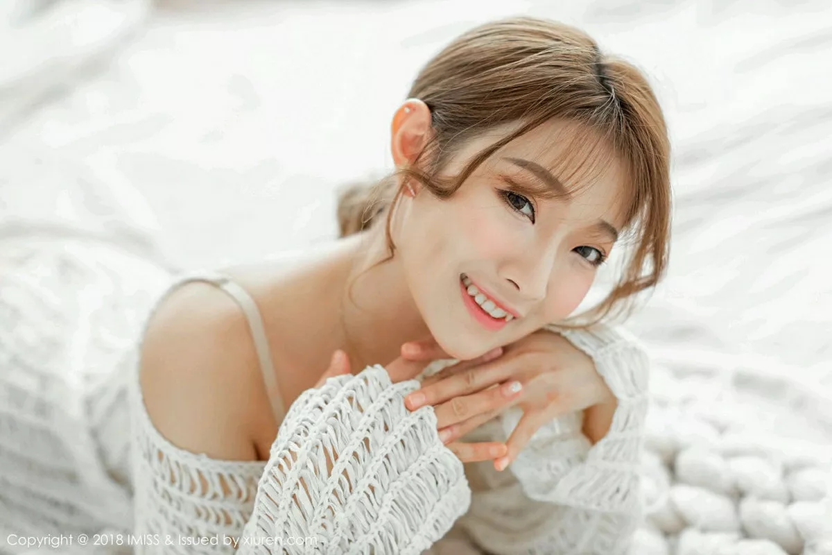 秀人集.com_[IMISS爱蜜社]Vol.306_嫩模Bowie宝儿私房缕空毛衣秀性感内衣完美身材迷人写真42P