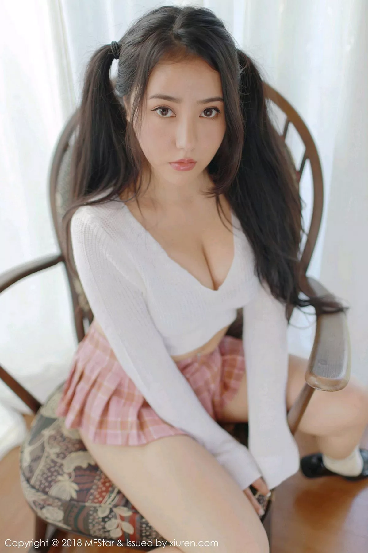 秀人集.com_[MFStar模范学院]Vol.168_女神Manuela玛鲁娜日本旅拍私房粉色短裙秀翘臀极致诱惑写真51P