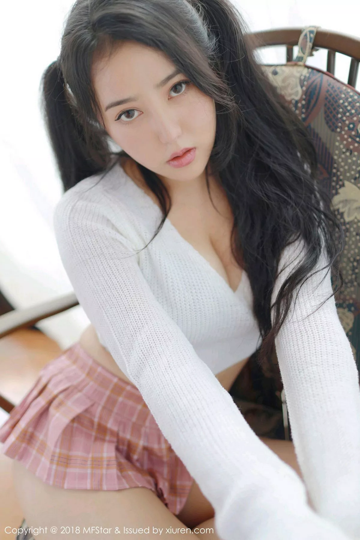 秀人集.com_[MFStar模范学院]Vol.168_女神Manuela玛鲁娜日本旅拍私房粉色短裙秀翘臀极致诱惑写真51P