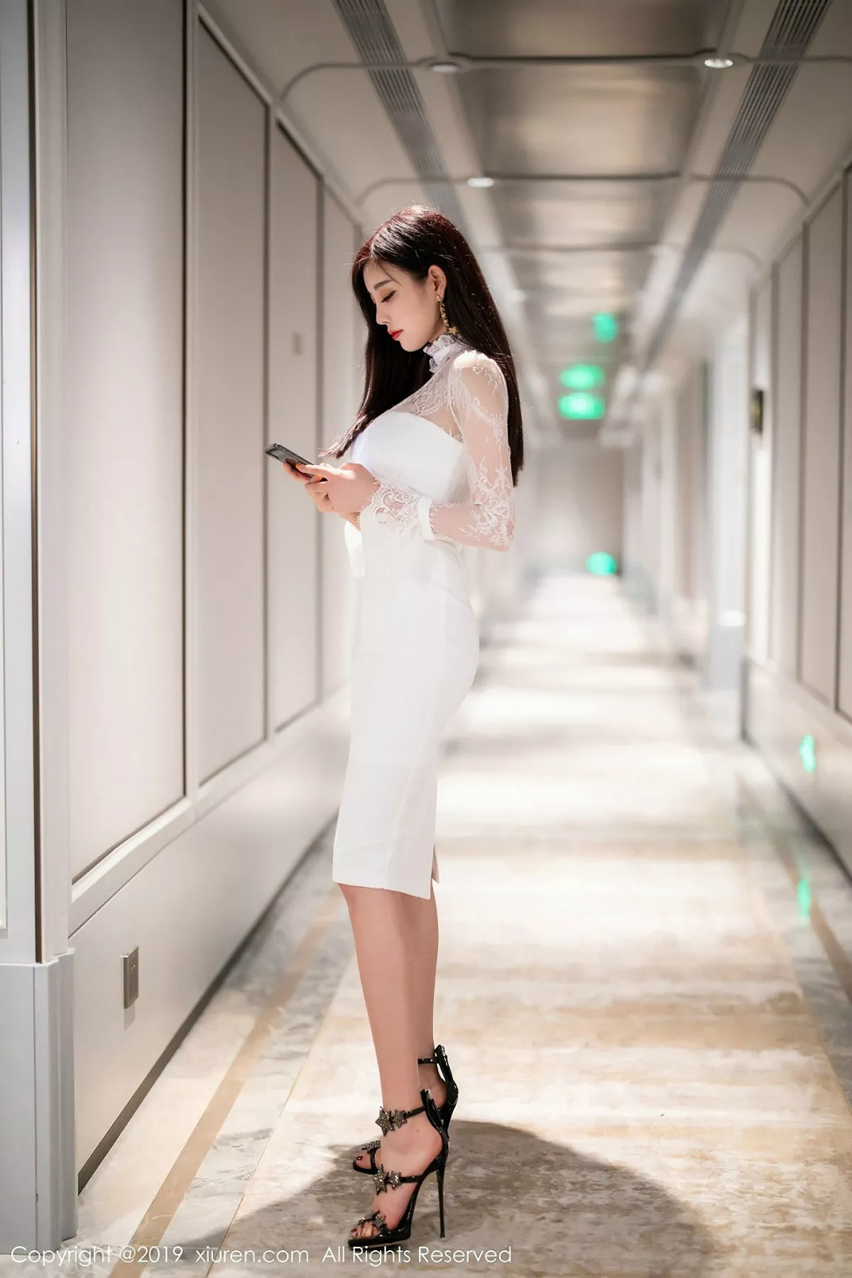 秀人集.com_[XiuRen秀人网]No.1884_女神杨晨晨sugar私房白色典雅服饰配蕾丝内裤极致魅惑写真106P