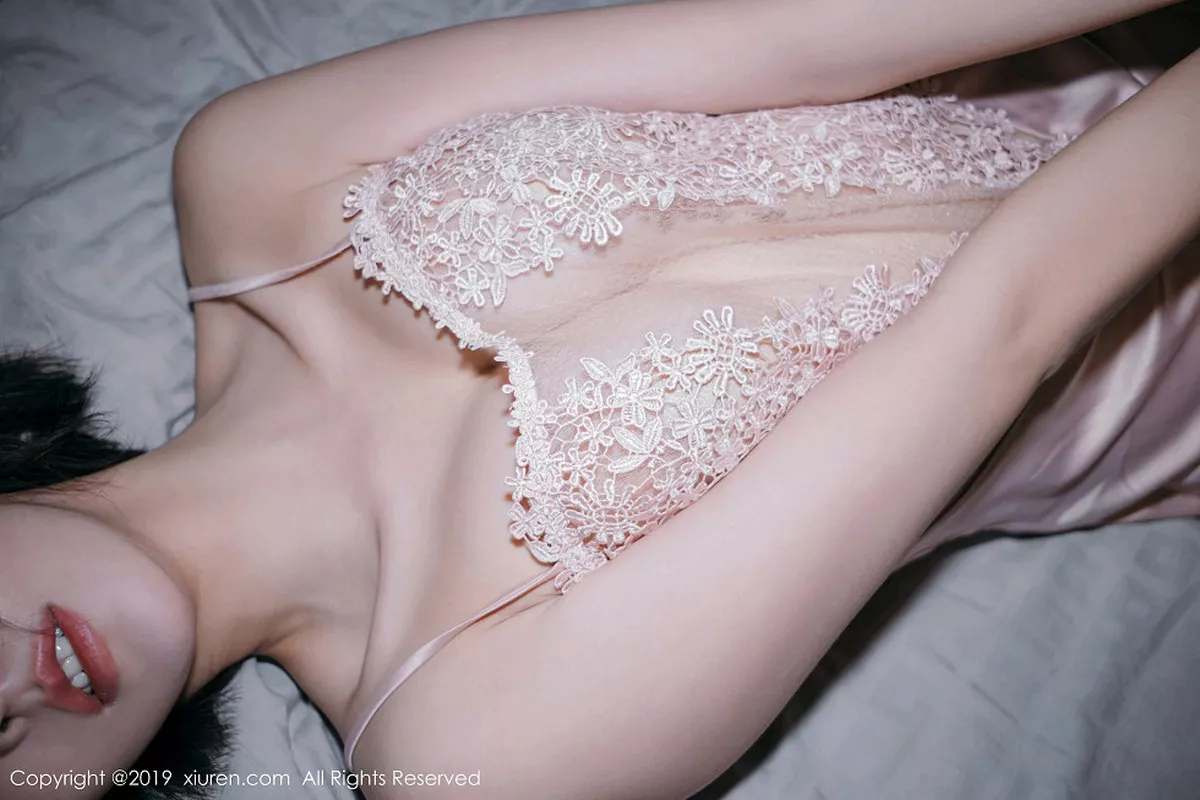 秀人集.com_[XiuRen秀人网]No.1891_气质模特艺轩私房粉色典雅镂空吊裙秀完美身材撩人诱惑写真52P