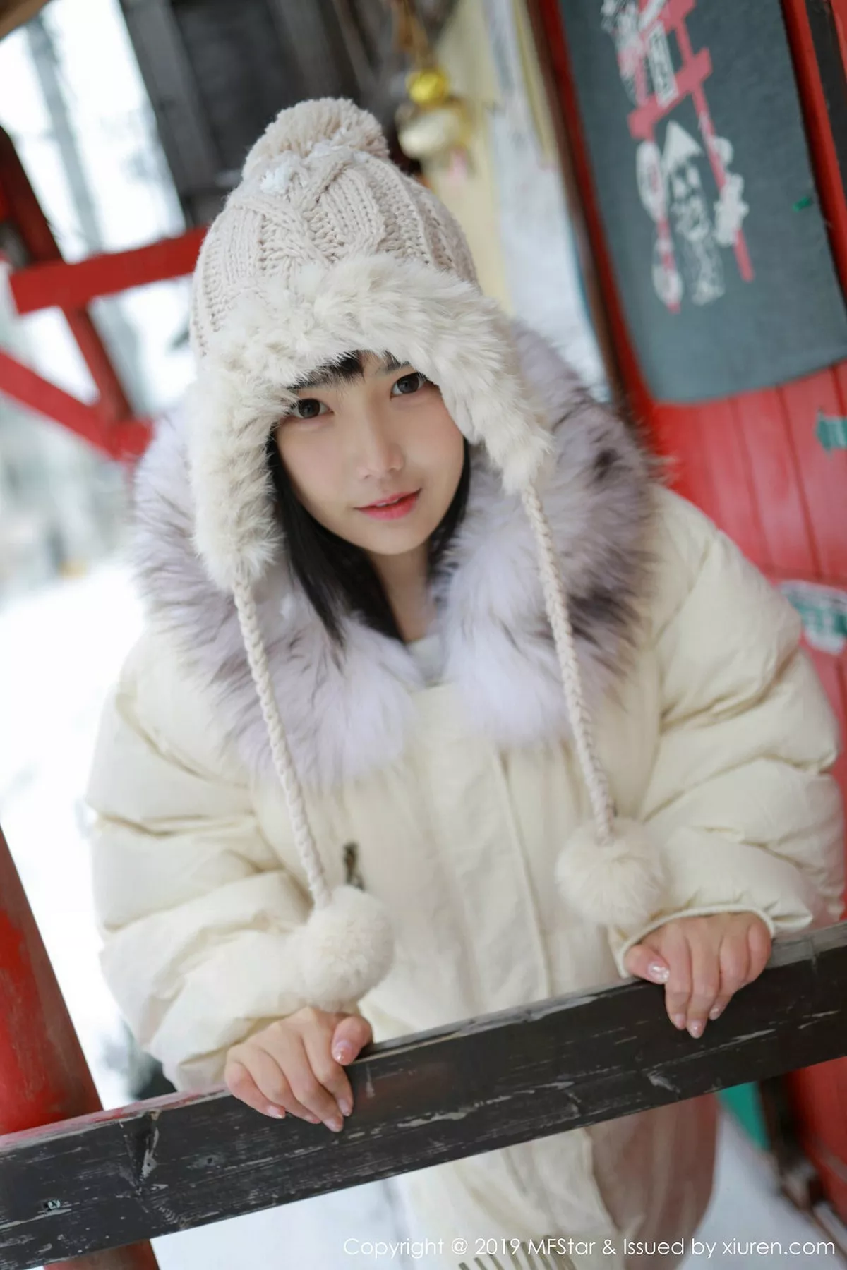 秀人集.com_[MFStar模范学院]Vol.246_嫩模徐微微mia北海道旅拍室外冰天雪地街头主题性感写真61P