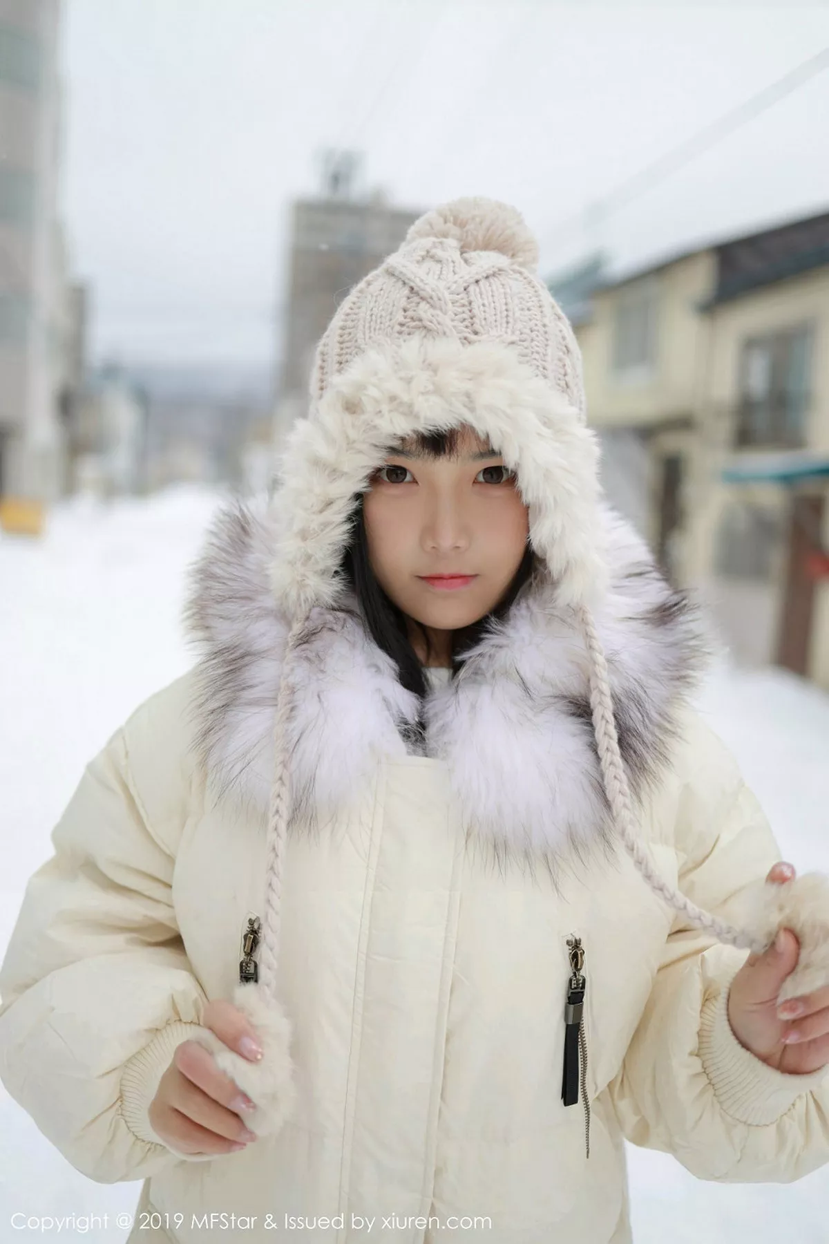 秀人集.com_[MFStar模范学院]Vol.246_嫩模徐微微mia北海道旅拍室外冰天雪地街头主题性感写真61P