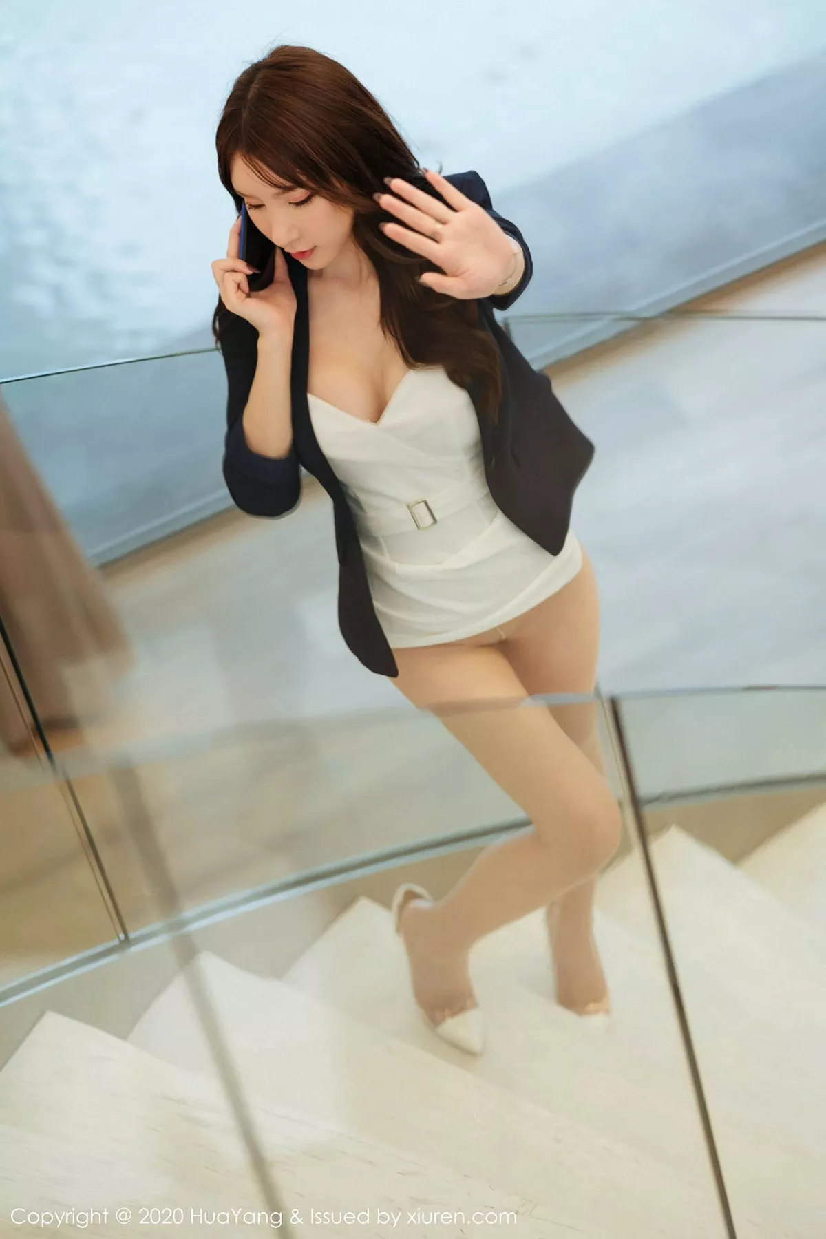 秀人集.com_[HuaYang花漾]Vol.207_女神周于希Sandy普吉岛旅拍秘书装全脱露无内肉丝惹火诱惑写真91P