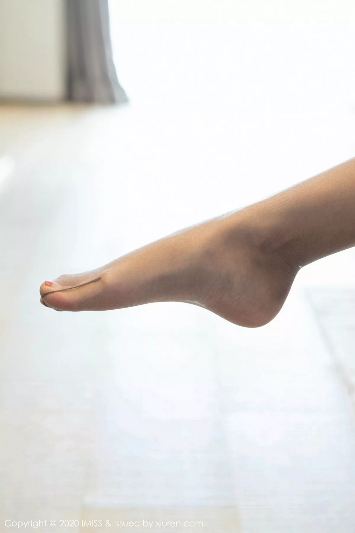 秀人集.com_[IMISS爱蜜社]Vol.428_嫩模杨紫嫣Cynthia私房半脱正装露丝袜美腿极致诱惑写真40P