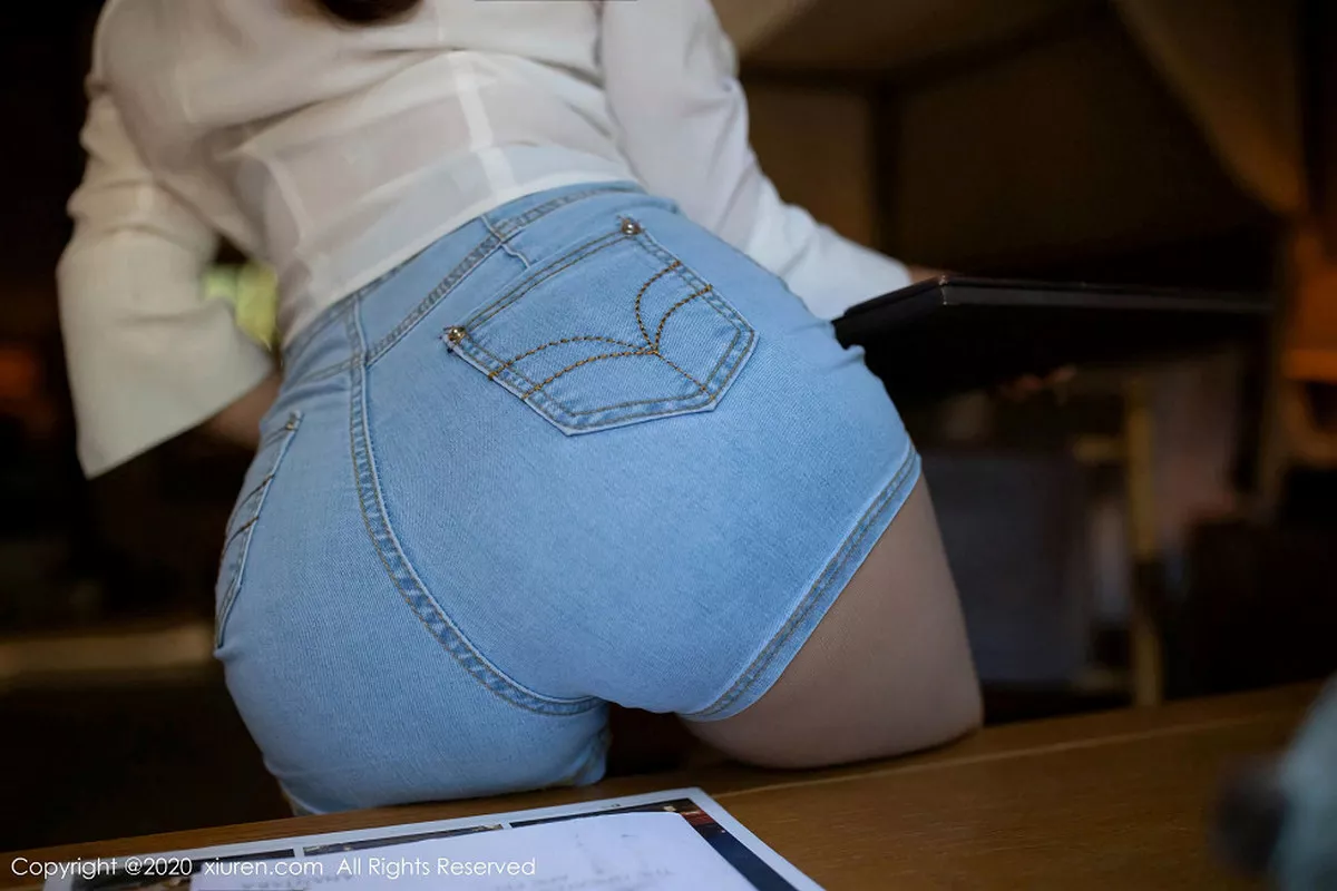 秀人集.com_[XiuRen秀人网]No.1910_嫩模陶喜乐_lele东欧旅拍半脱牛仔裤露无内肉丝撩人诱惑写真78P