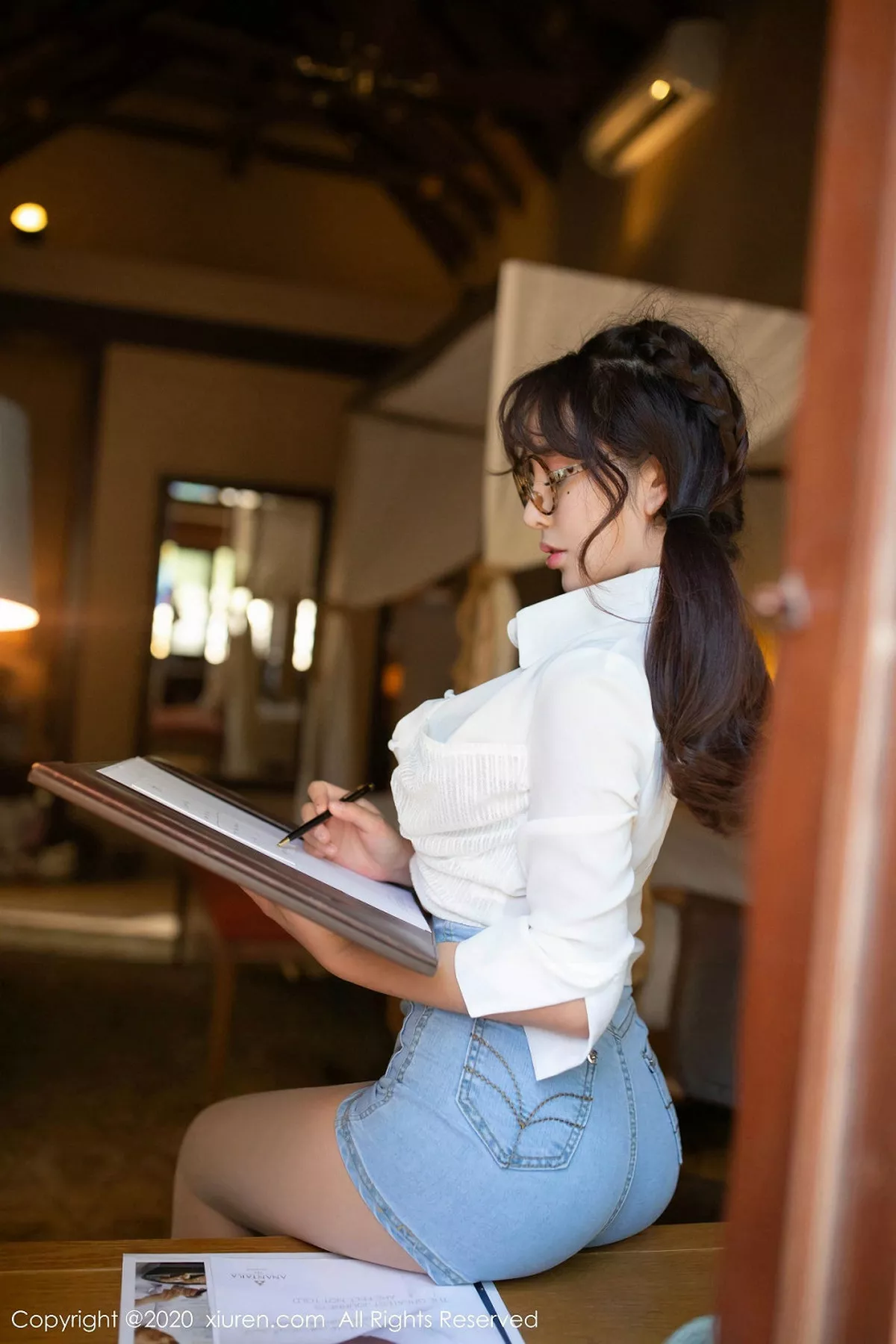 秀人集.com_[XiuRen秀人网]No.1910_嫩模陶喜乐_lele东欧旅拍半脱牛仔裤露无内肉丝撩人诱惑写真78P