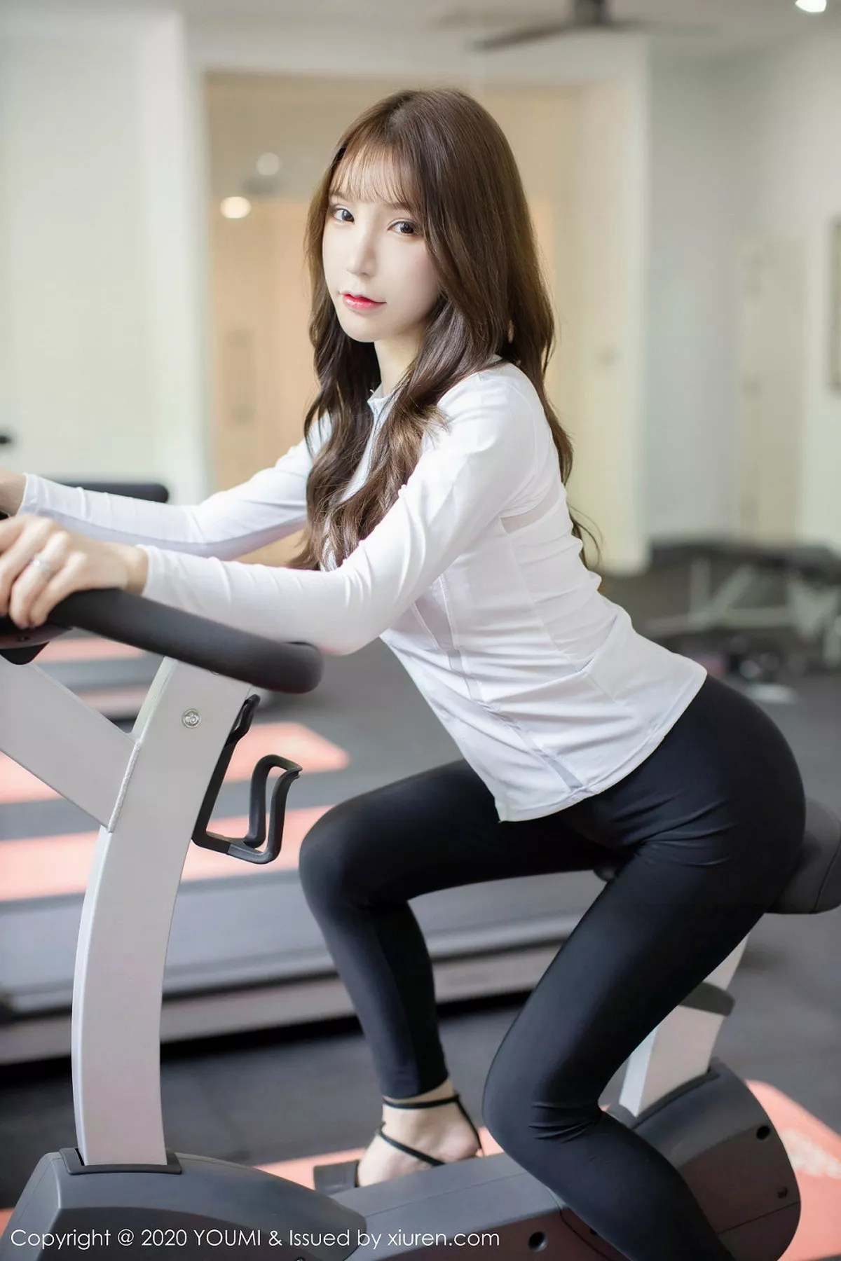 秀人集.com_[YouMi尤蜜荟]Vol.401_女神周于希Sandy普吉岛旅拍半脱紧身衣秀豪乳翘臀诱人写真62P