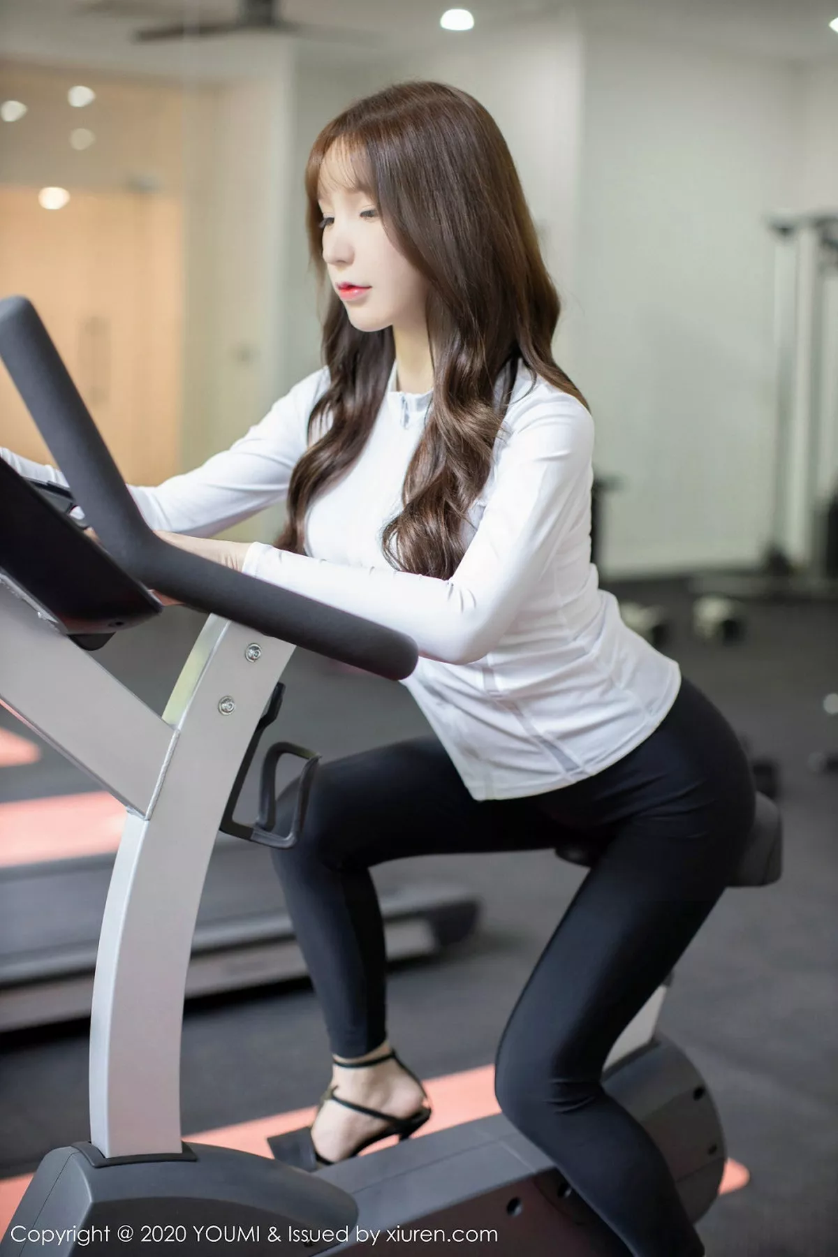 秀人集.com_[YouMi尤蜜荟]Vol.401_女神周于希Sandy普吉岛旅拍半脱紧身衣秀豪乳翘臀诱人写真62P