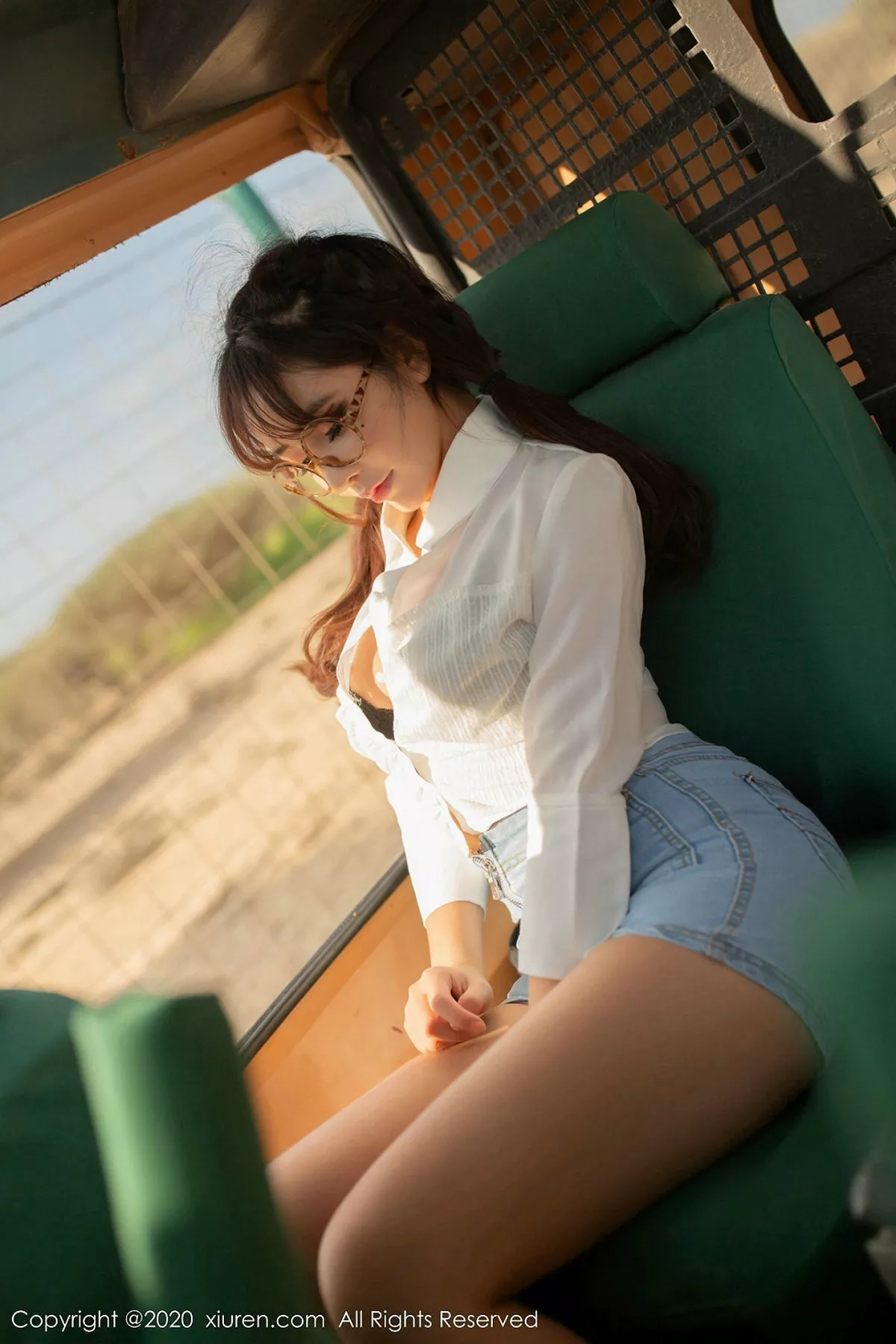 秀人集.com_[XiuRen秀人网]No.1910_嫩模陶喜乐_lele东欧旅拍半脱牛仔裤露无内肉丝撩人诱惑写真78P