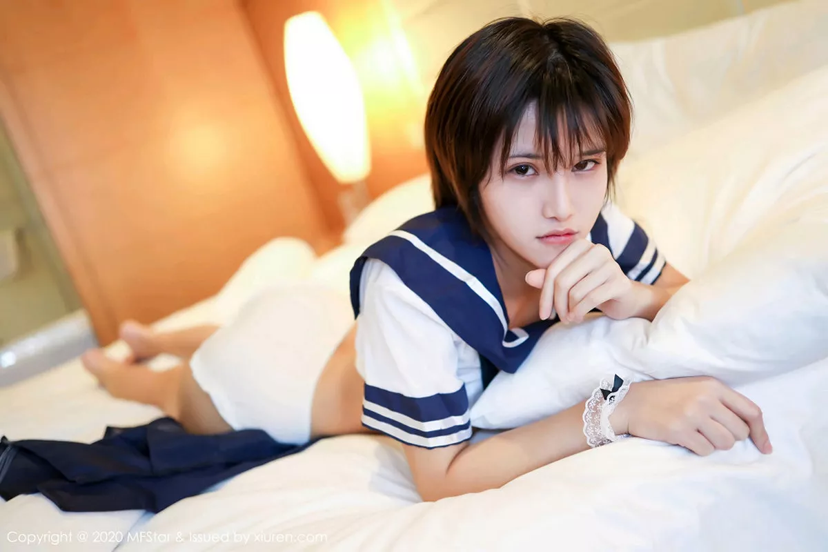 秀人集.com_[MFStar模范学院]Vol.252_嫩模小姿2002私房清楚校服半脱真空露翘臀撩人诱惑写真50P