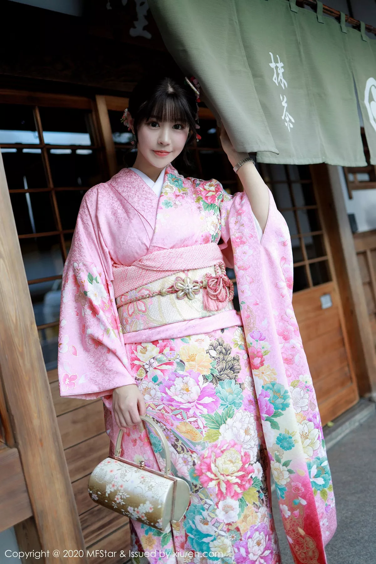 秀人集.com_[MFStar模范学院]Vol.254_女神朱可儿Flower日本旅拍绚丽和服真空秀豪乳诱惑写真75P