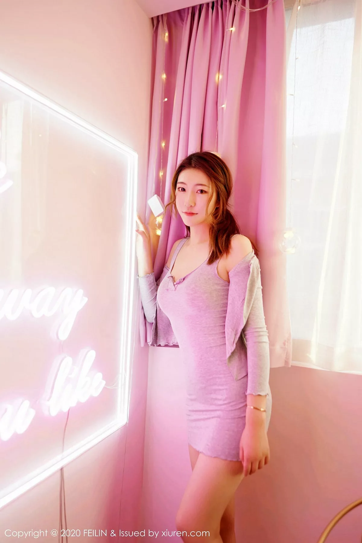 秀人集.com_[FeiLin嗲囡囡]Vol.224_嫩模小熊猫私房真空背带牛仔裙露豪乳胶带遮点诱惑写真63P