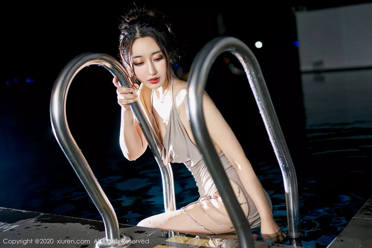 秀人集.com_[XiuRen秀人网]No.1916_嫩模Betty林子欣三亚旅拍户外泳池高贵吊裙湿身魅惑写真40P