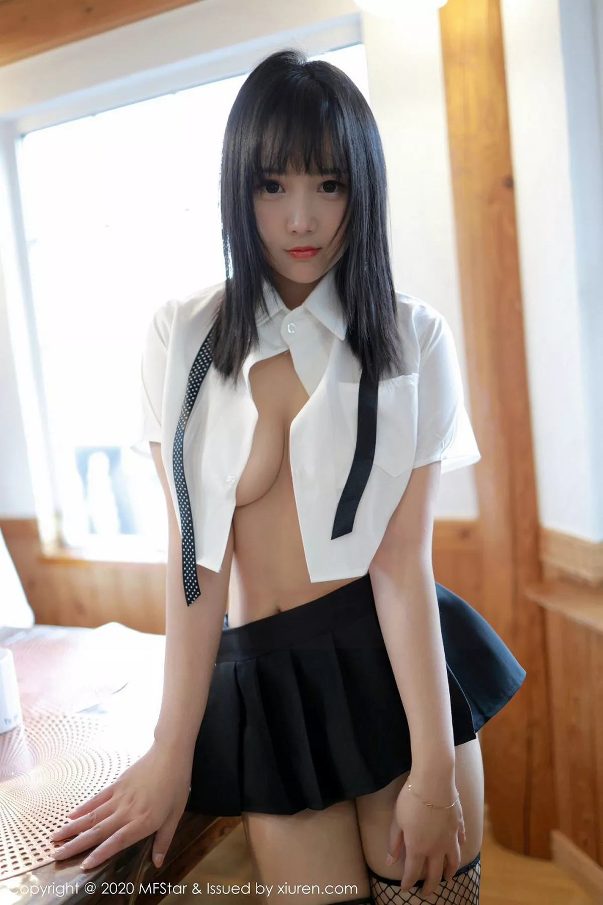 秀人集.com_[MFStar模范学院]Vol.255_女神徐微微mia日本旅拍私房黑短裙露丁字裤翘臀诱惑写真52P