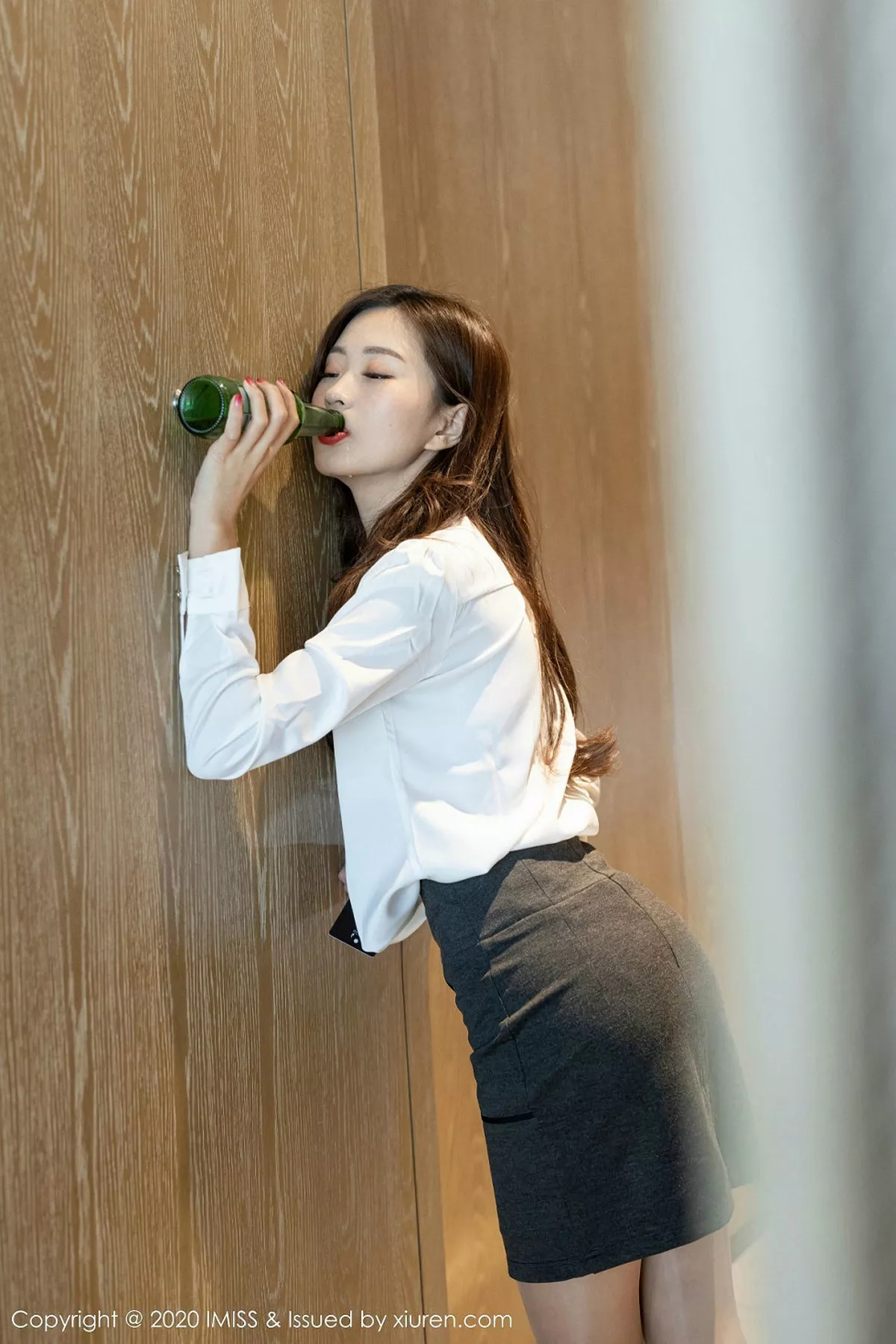 秀人集.com_[IMISS爱蜜社]Vol.432_嫩模杨紫嫣Cynthia私房宾馆失恋醉酒主题真空白衬衣诱惑写真56P
